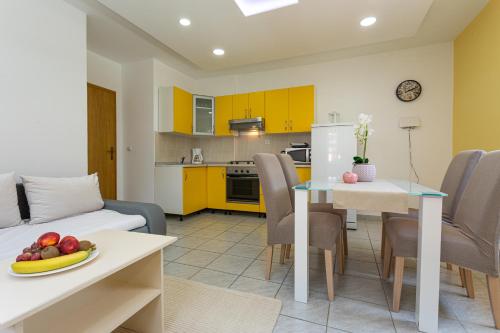 One-Bedroom Apartment with Balcony photo 1