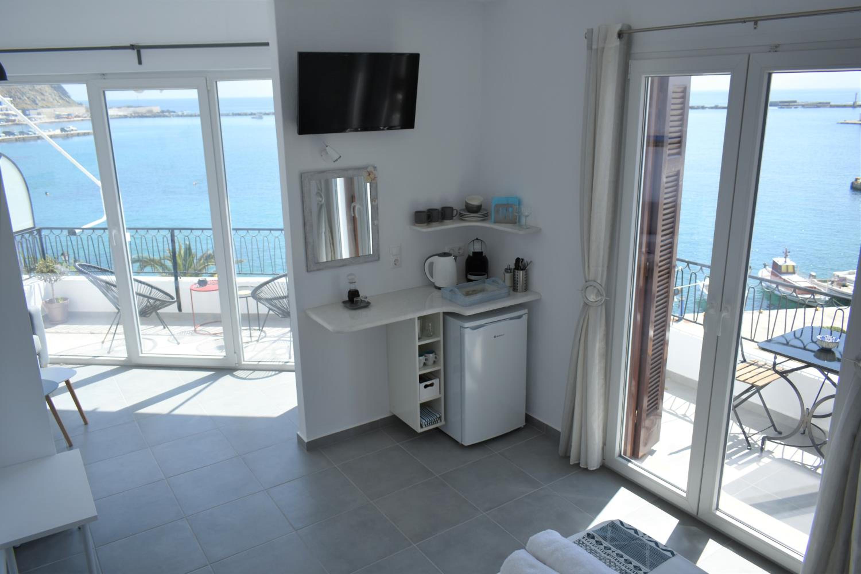 Deluxe Double Room with Sea View photo 2