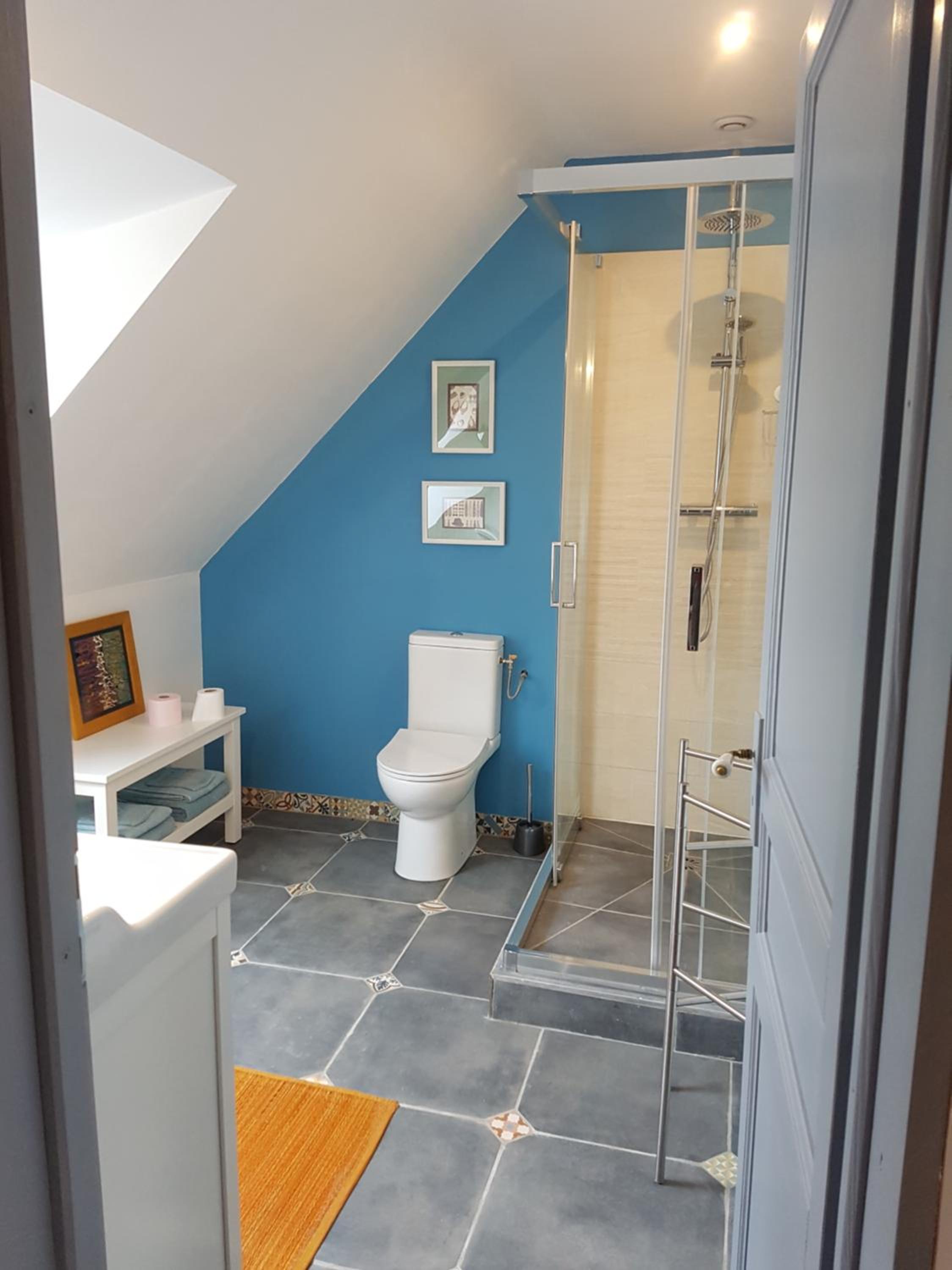 Deluxe Double Room (2 Adults + 1 Child) photo 1