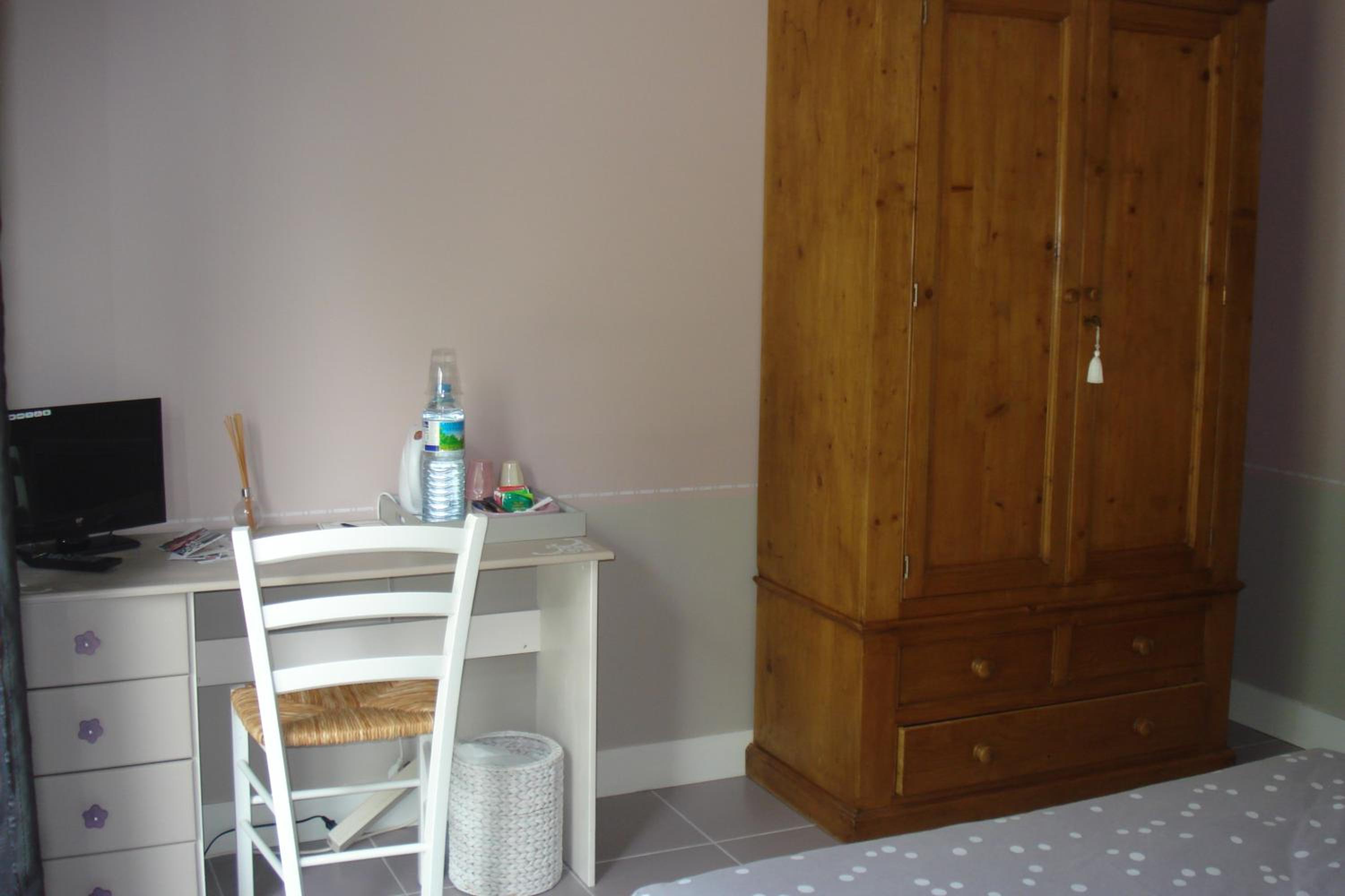 Triple Room with Private Bathroom photo 3