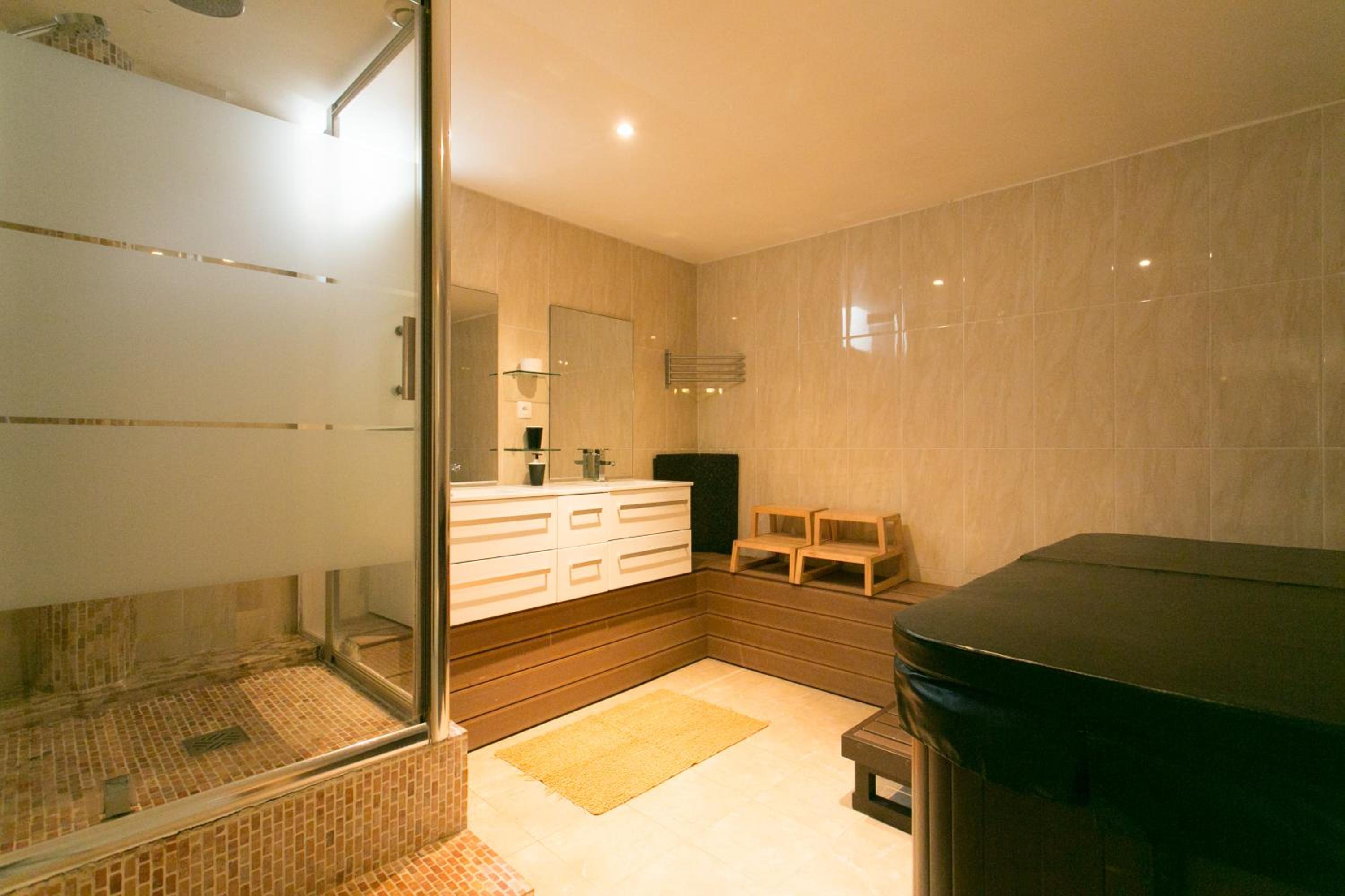 One-Bedroom Apartment photo 3