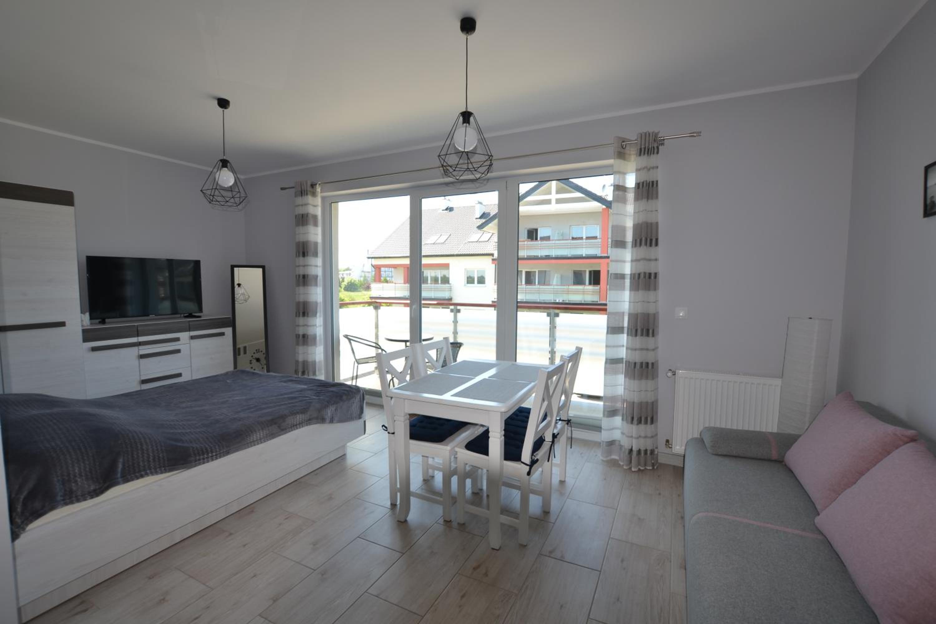 Apartment with Balcony - Photo 14