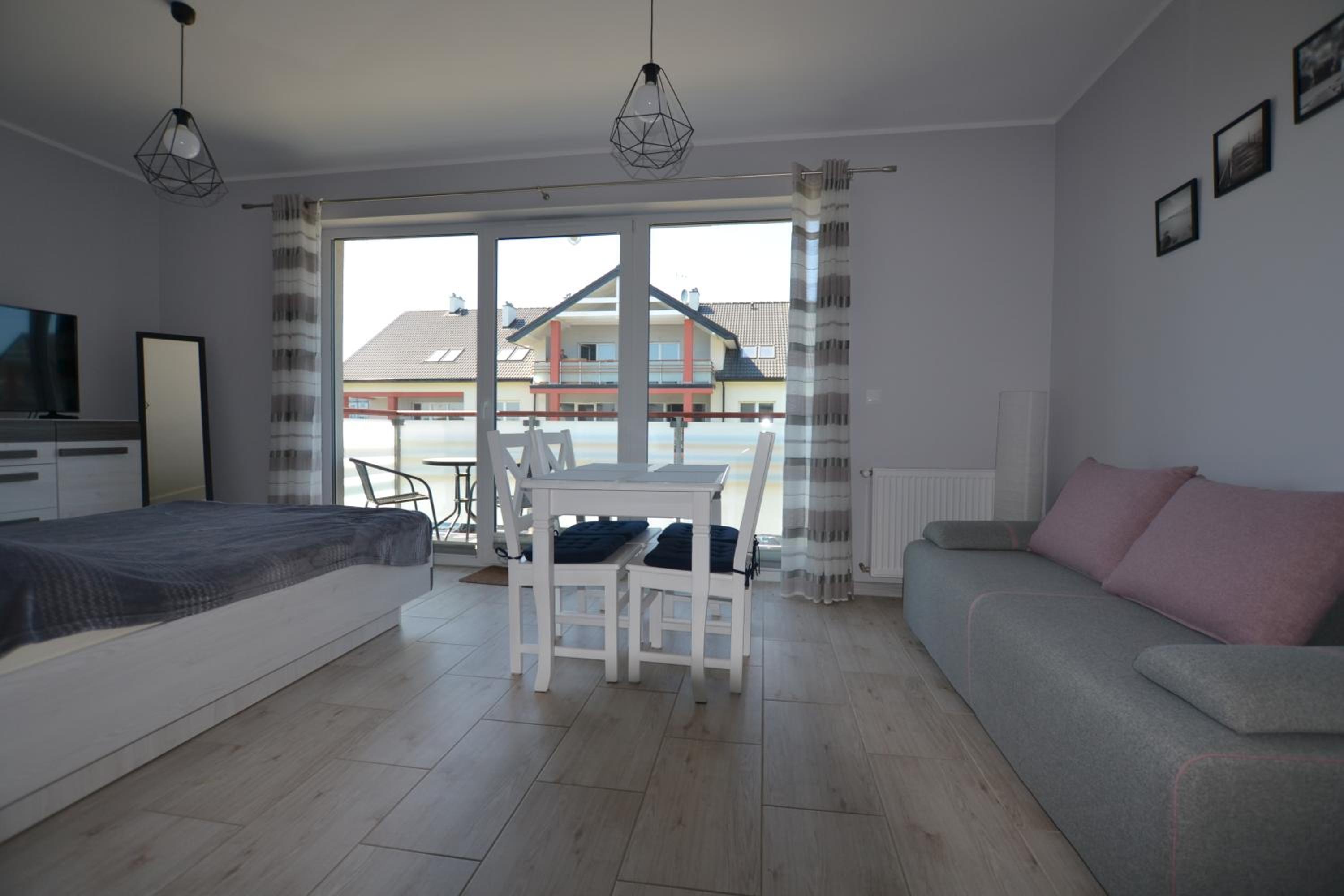 Apartment with Balcony - Photo 15