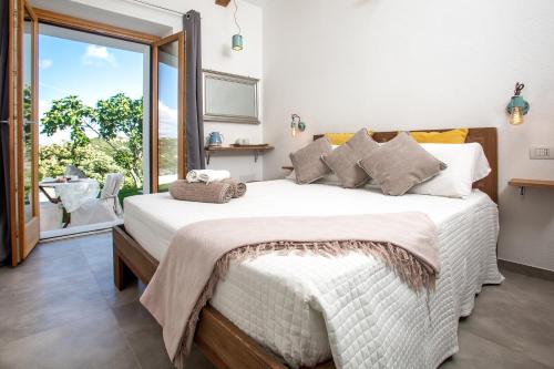 King Room with Pool View photo 1