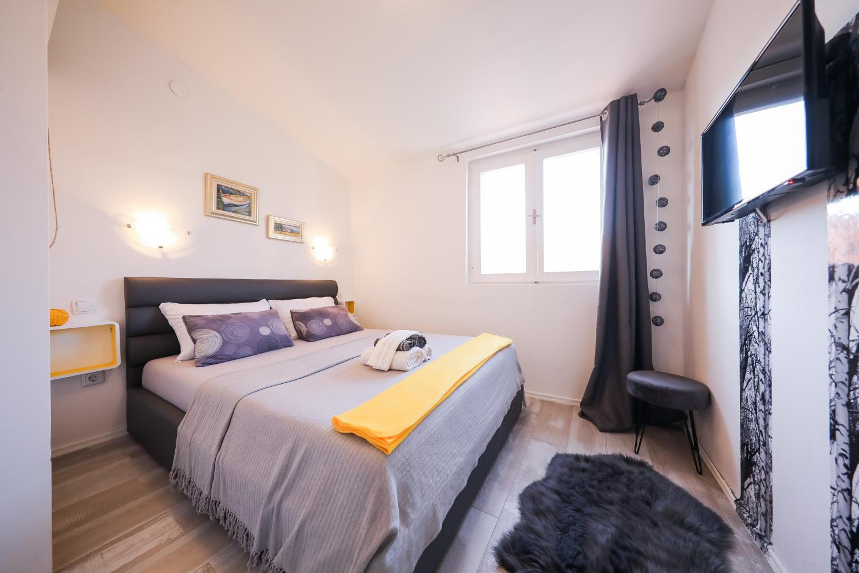 One-Bedroom Apartment - Photo 18