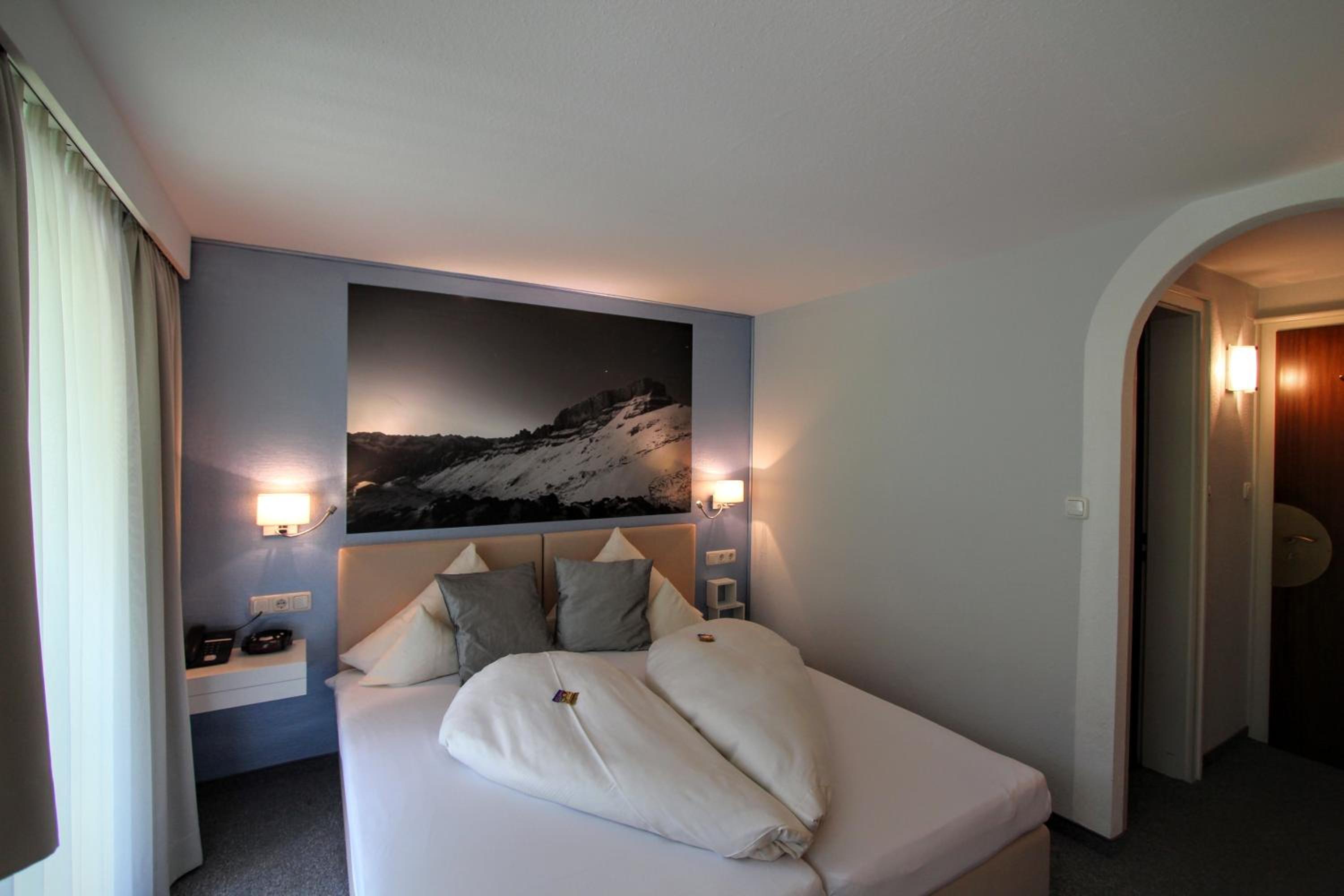 Budget Double Room photo 3
