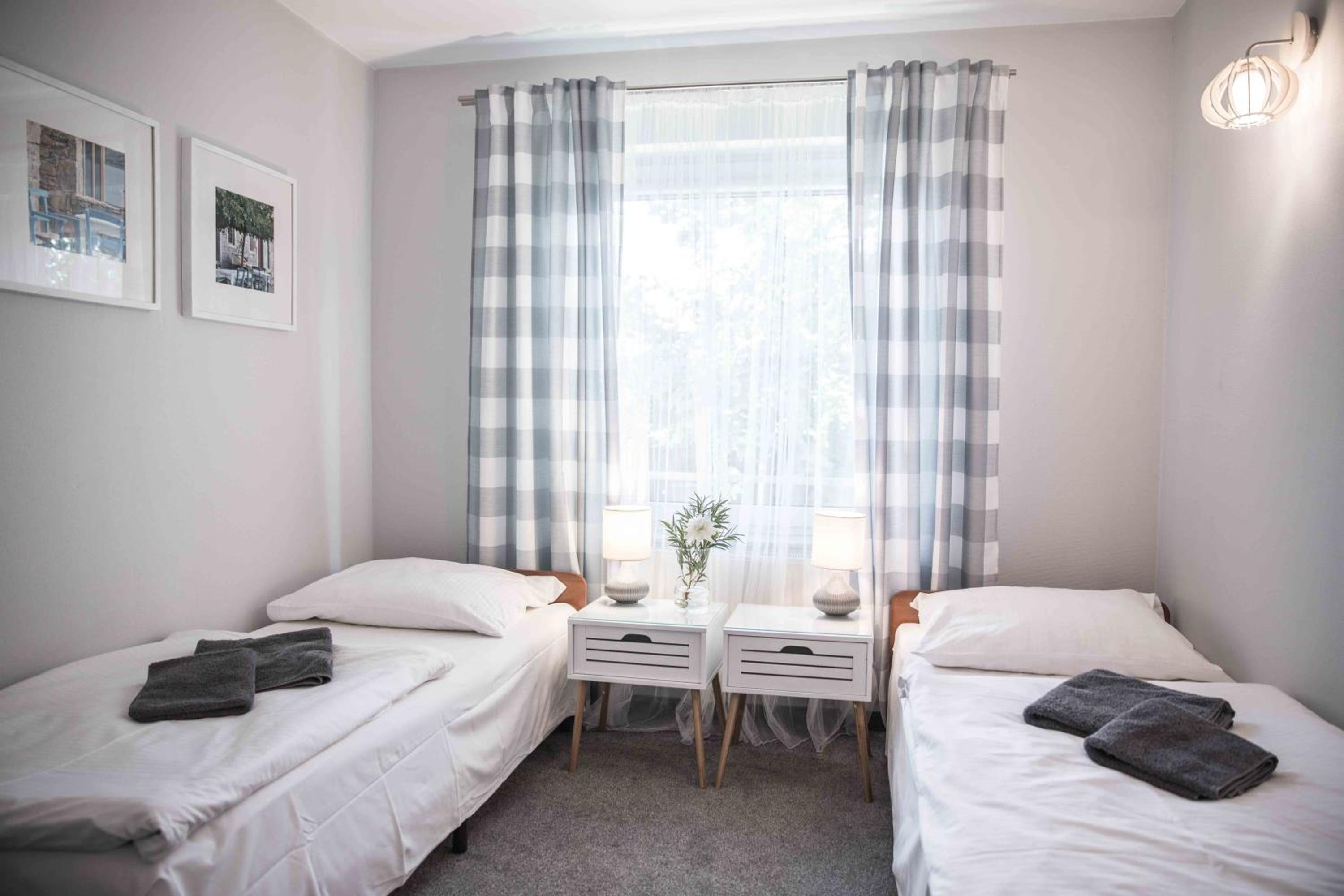 Twin Room with Private Bathroom - Photo 2