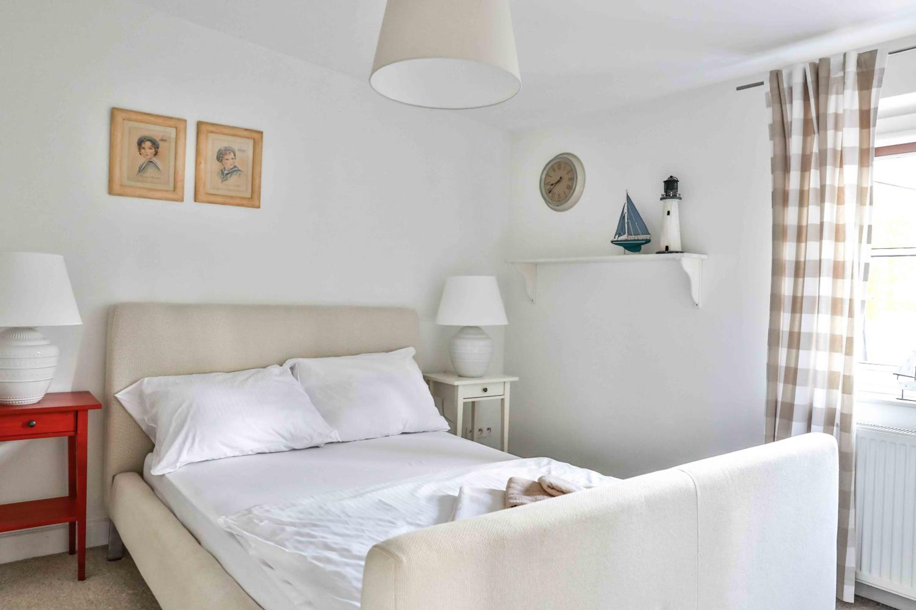 Three-Bedroom Apartment - Photo 3