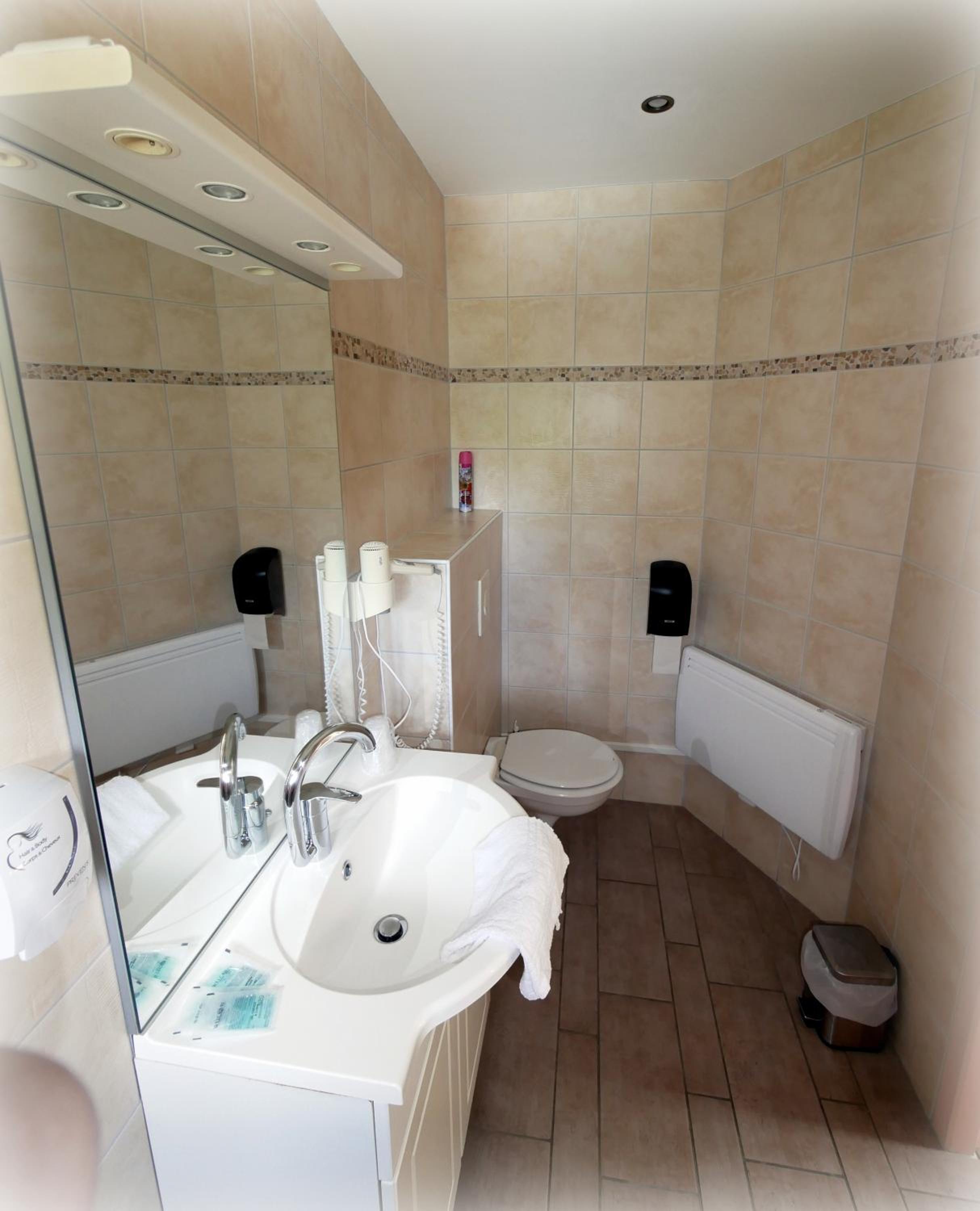 Triple Room - Photo 6