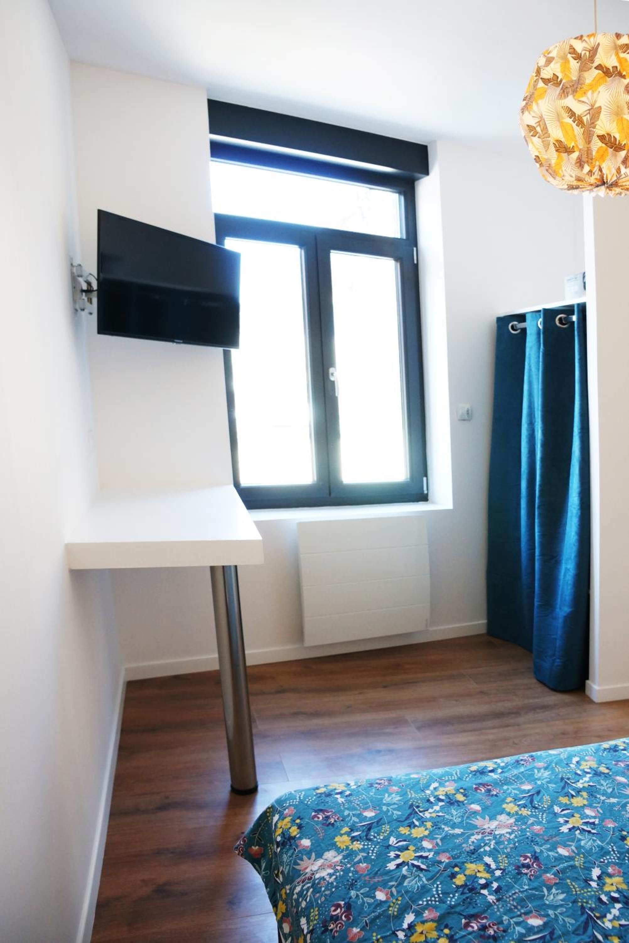 Three-Bedroom Apartment - Photo 41