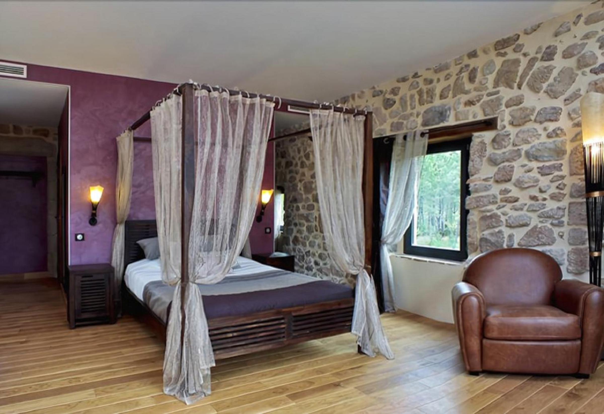 Suite with Pool View photo 3