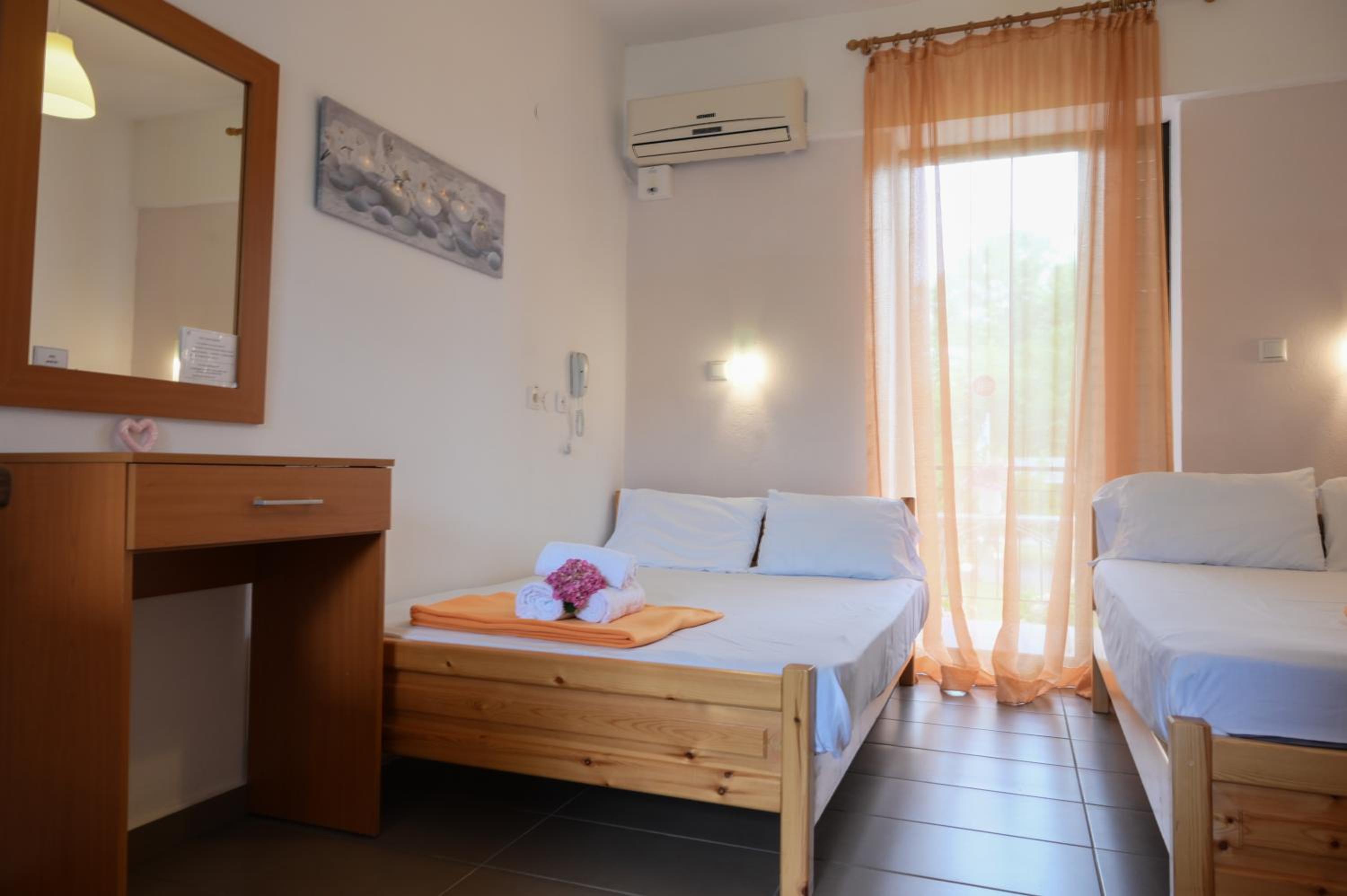 Studio (3 Adults + 1 Child)