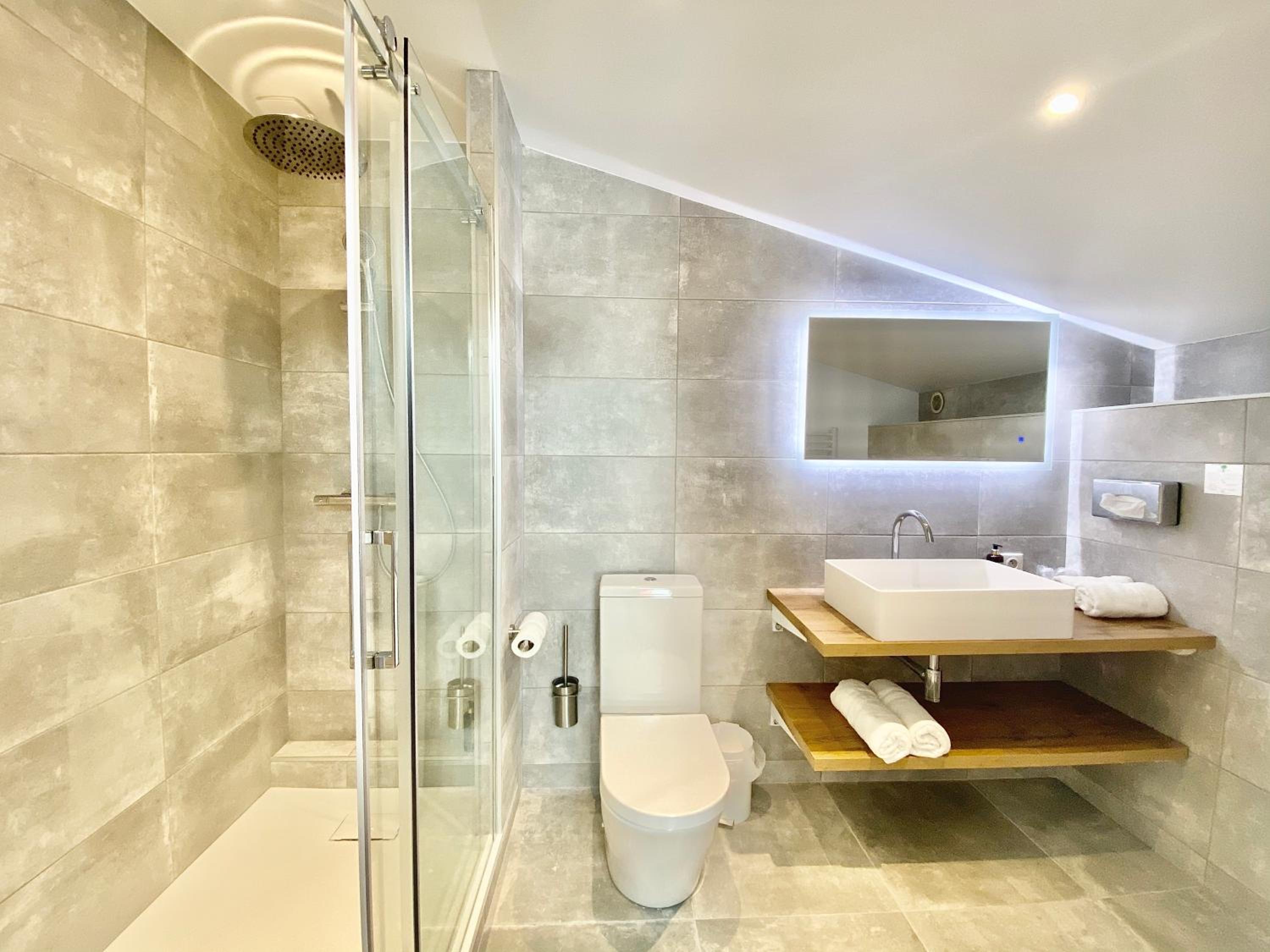 Double Room - Photo 13