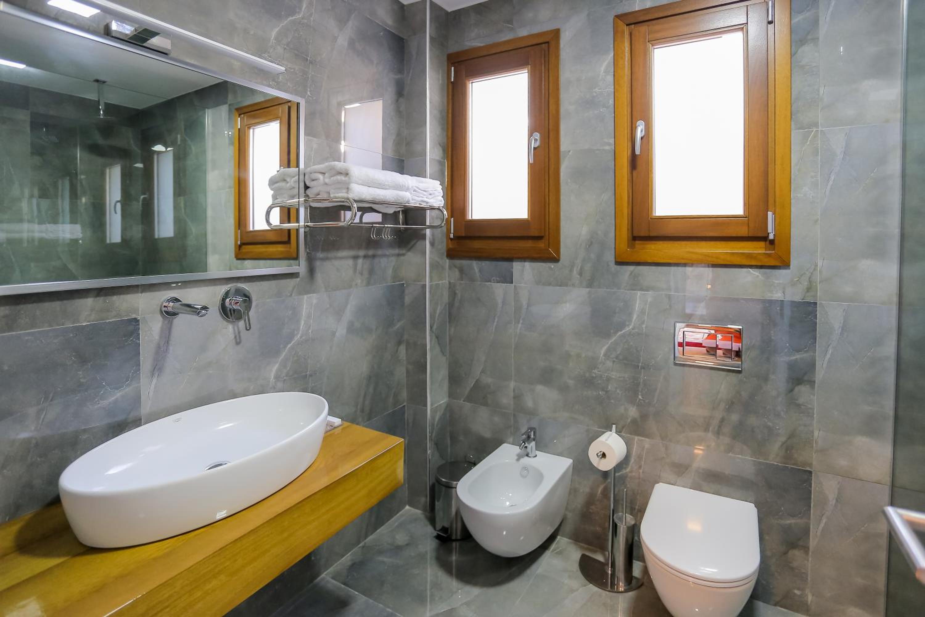 Deluxe Double Room with Balcony and Sea View photo 3