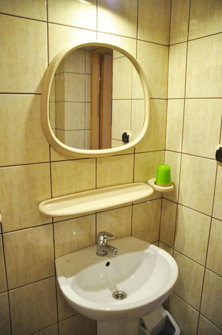 Large Double Room - Photo 1