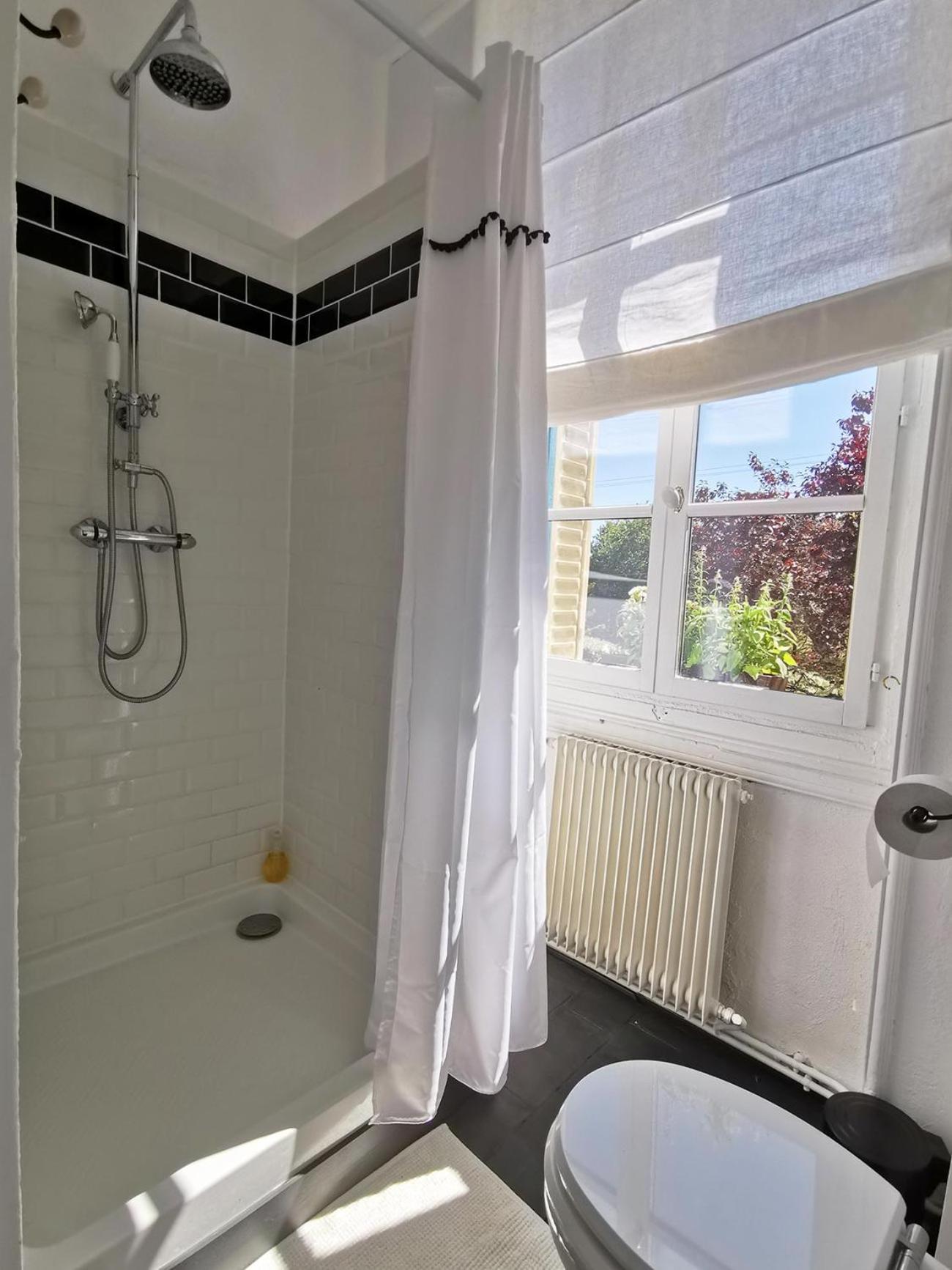 Double Room with Private External Bathroom - Photo 1