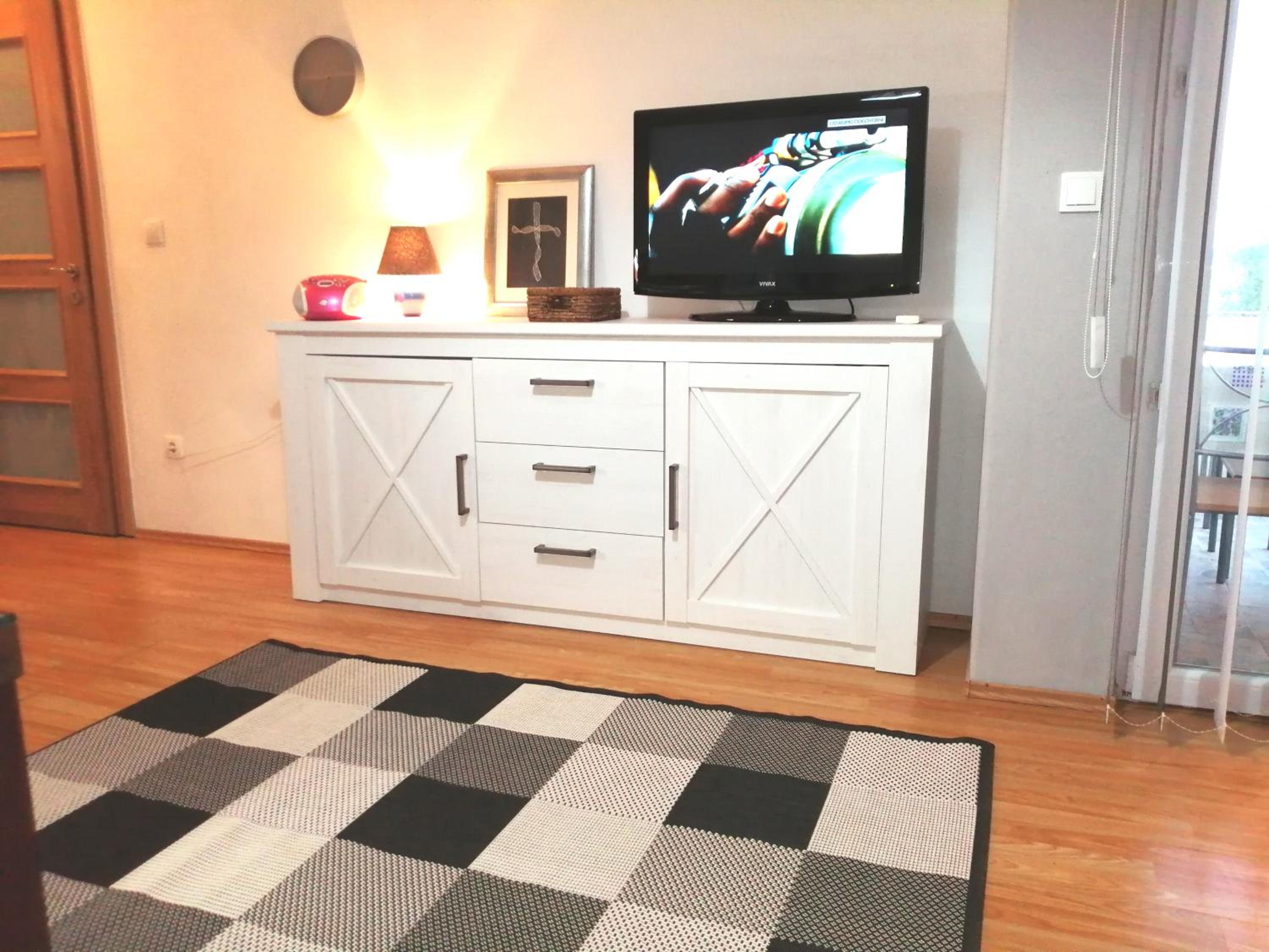 Apartment with Balcony - Photo 6