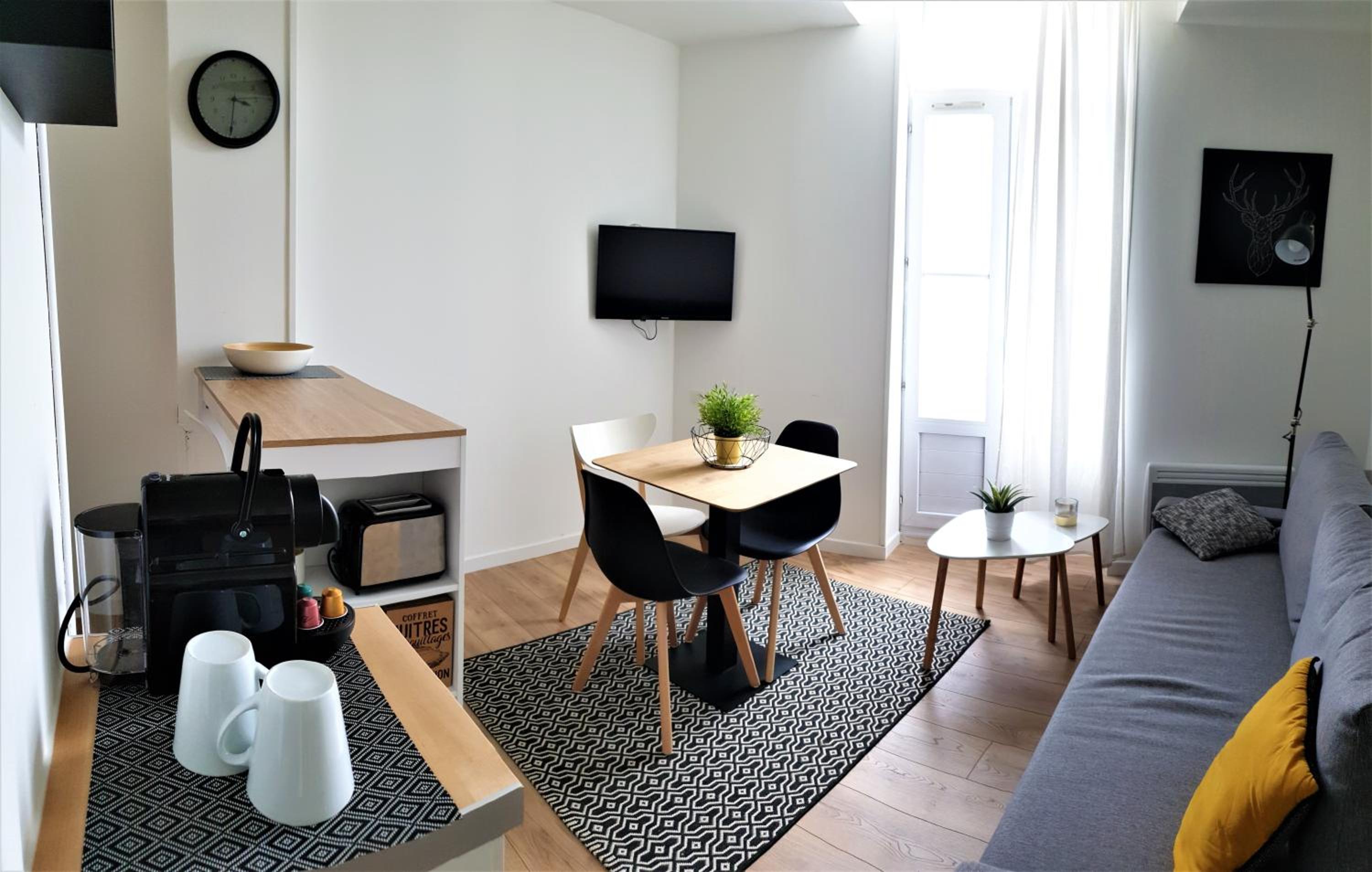 One-Bedroom Apartment photo 1