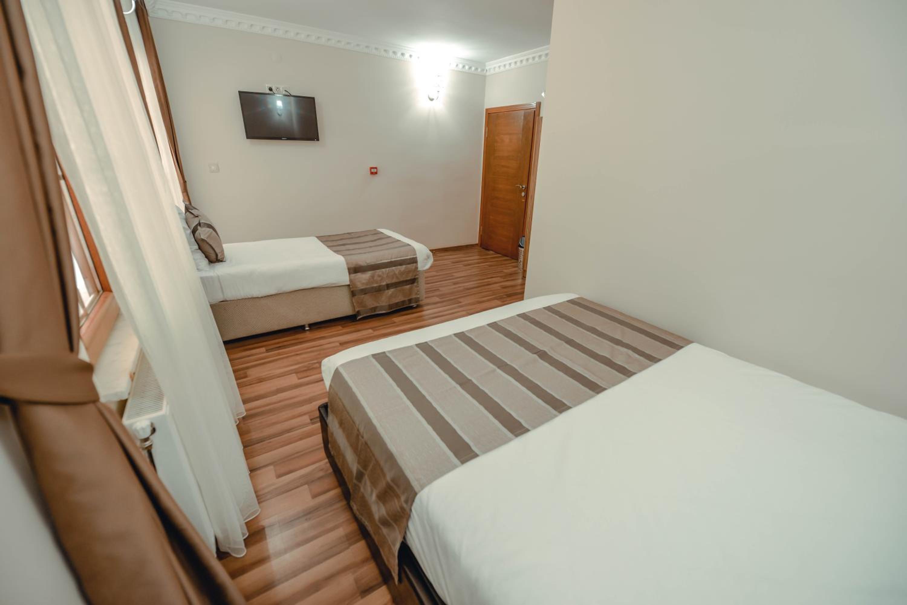 Triple Room with Land View and Balcony