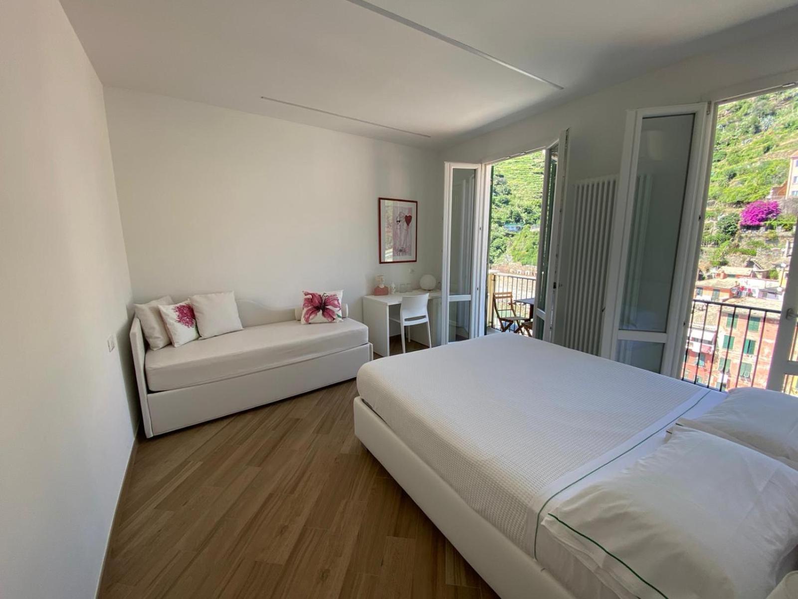 Deluxe Triple Room with Sea View photo 3