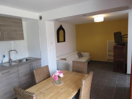 Two-Bedroom House - Photo 7