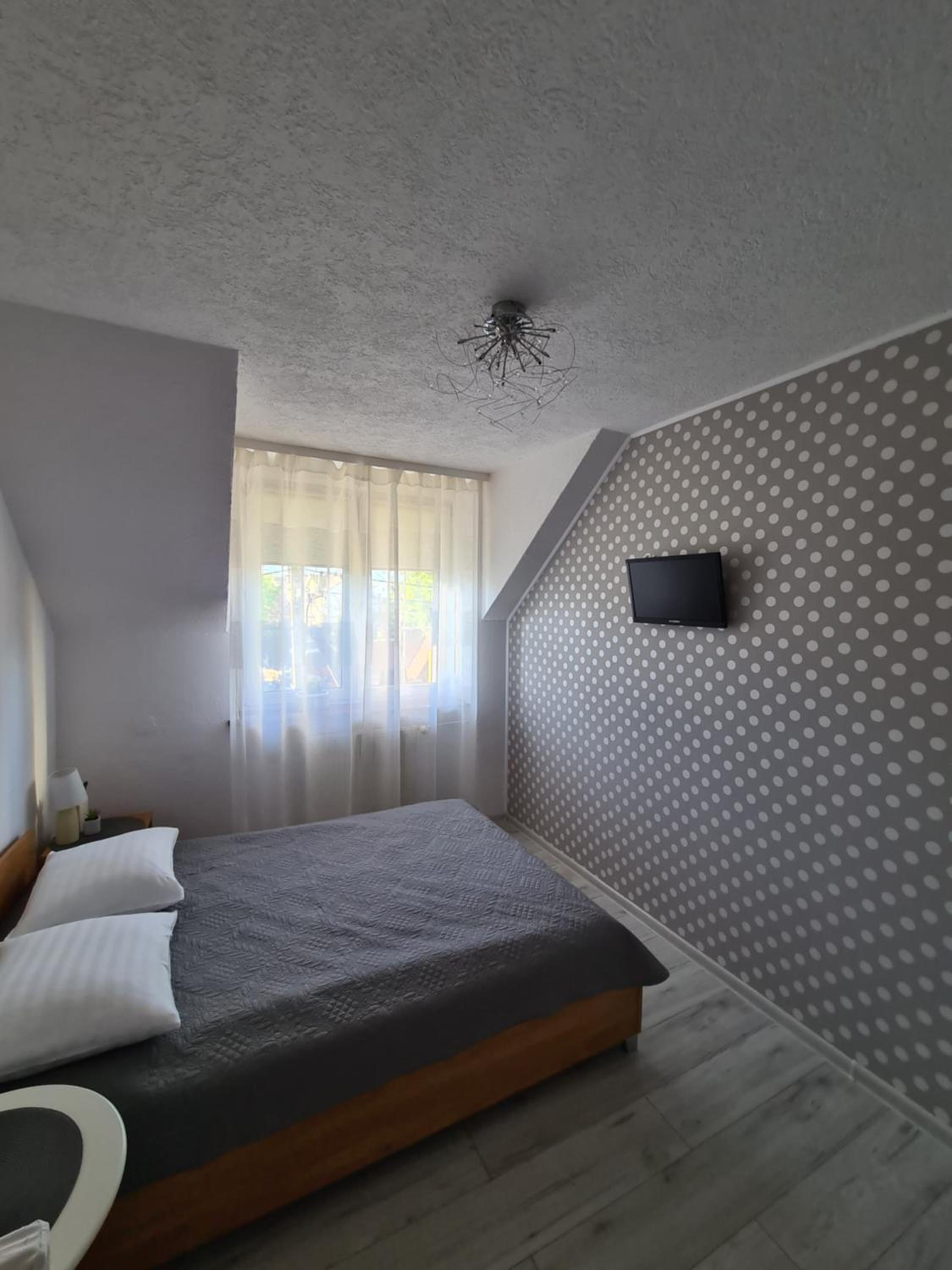 Double Room with Private Bathroom - Photo 1