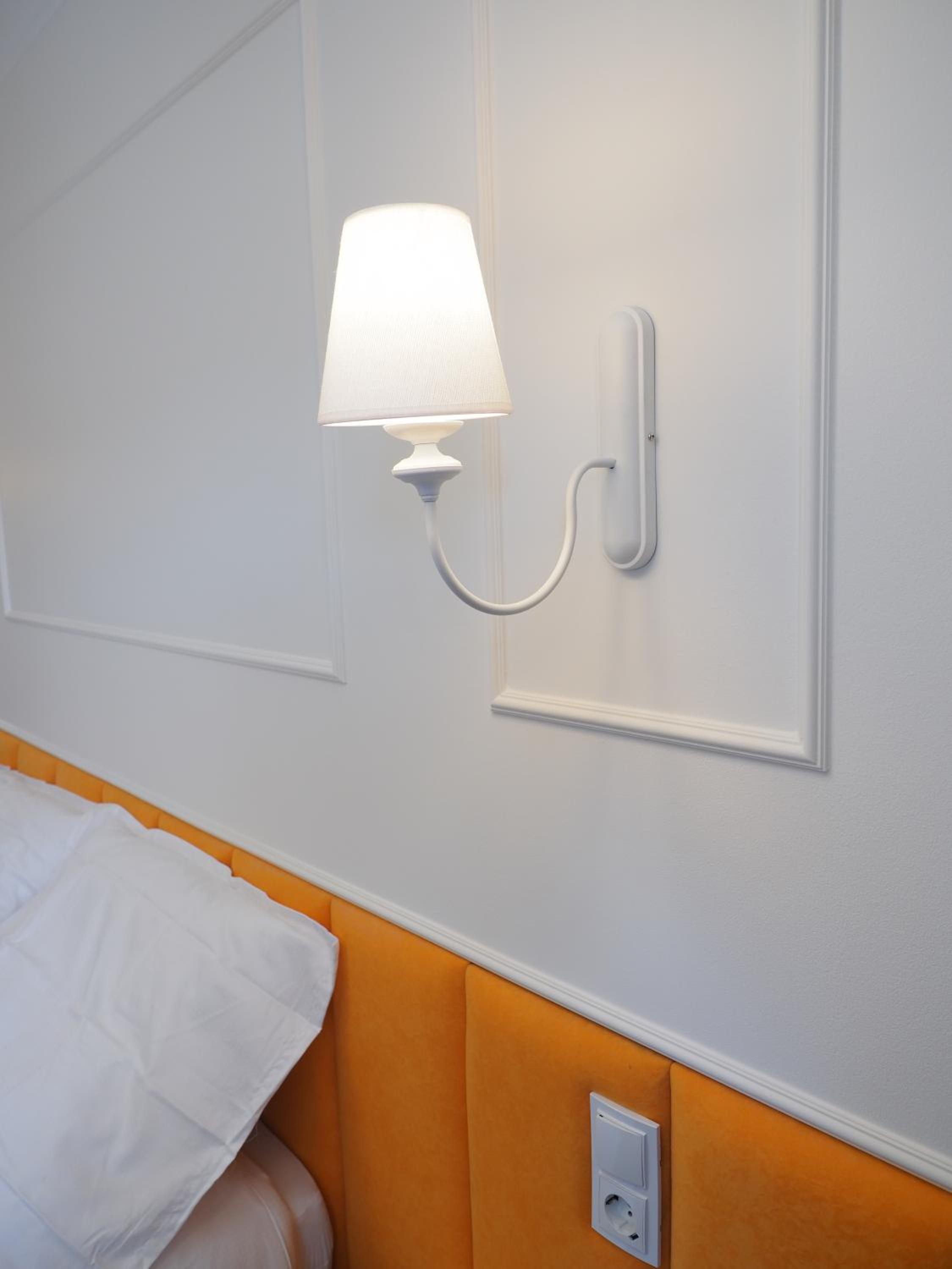 One-Bedroom Apartment - Photo 2