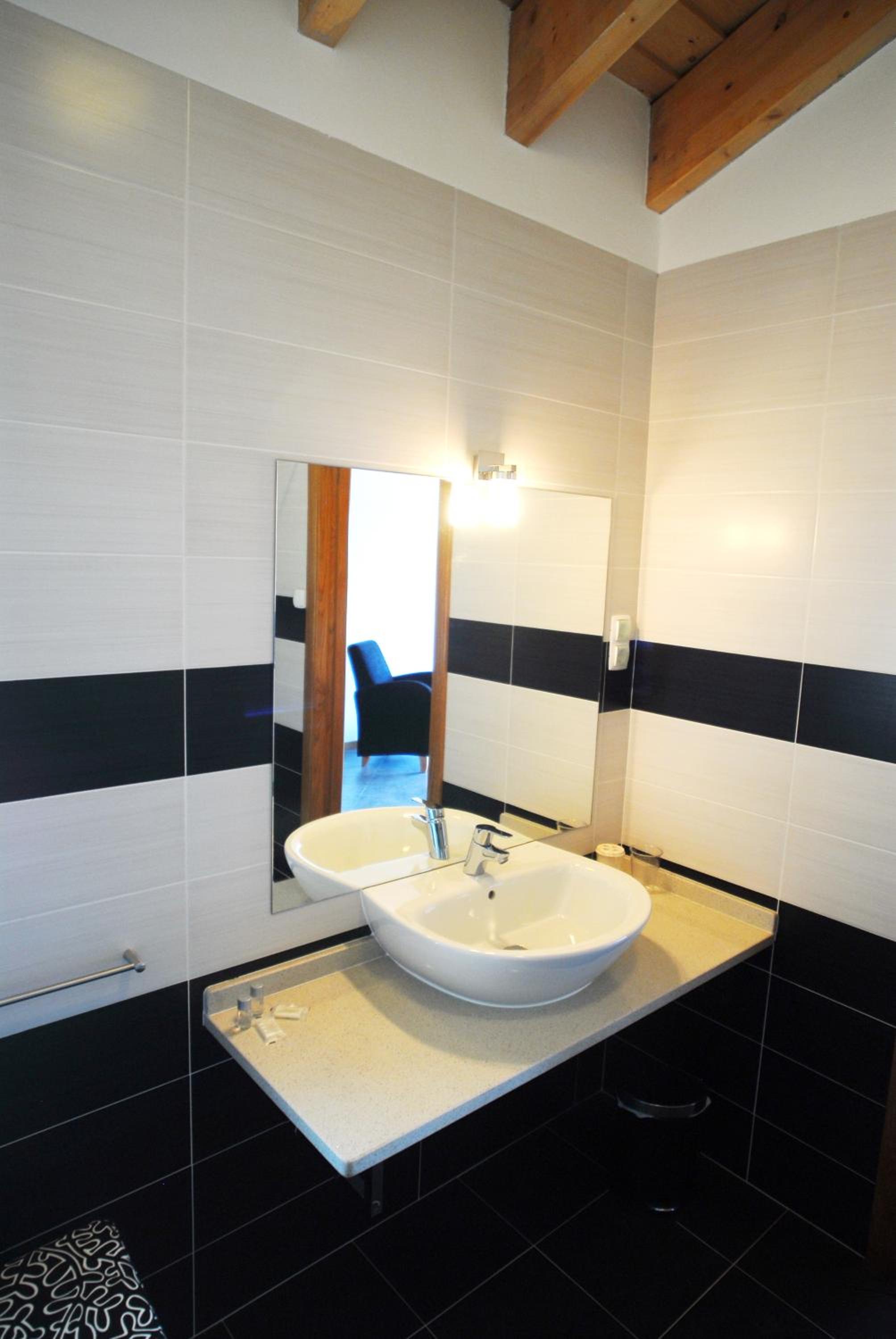 Twin Room - Photo 15