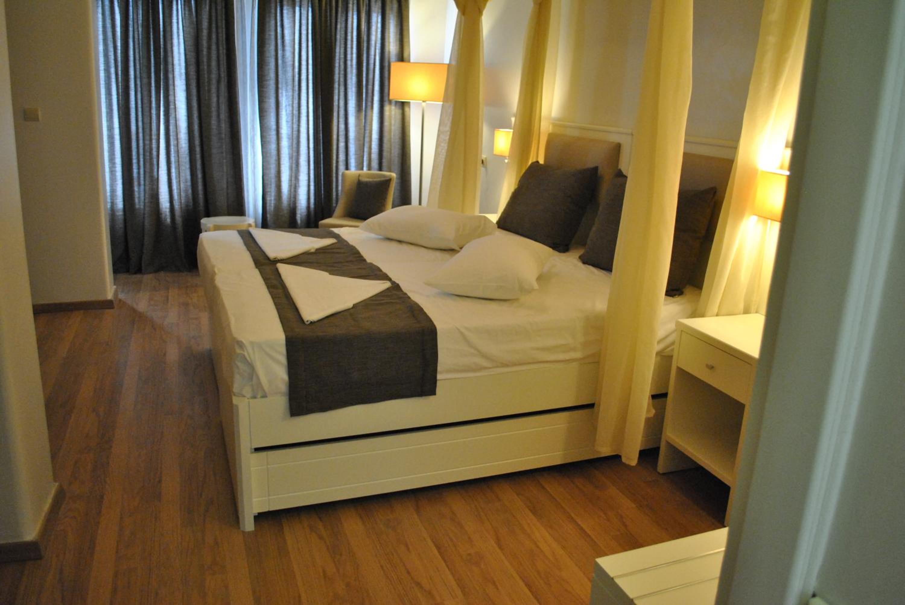 Superior Triple Room - Sea Front photo 2