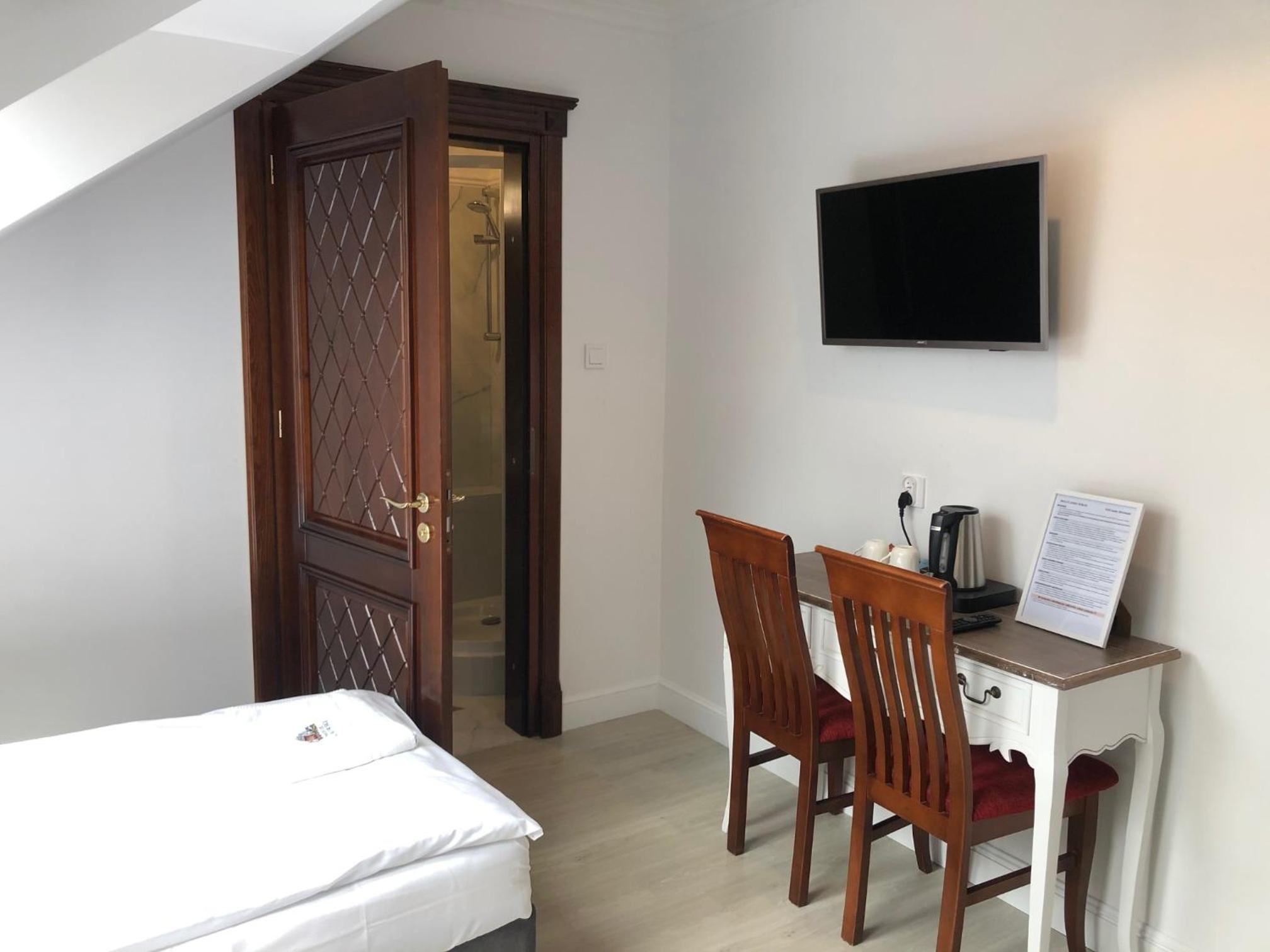 Standard Twin Room - Photo 6