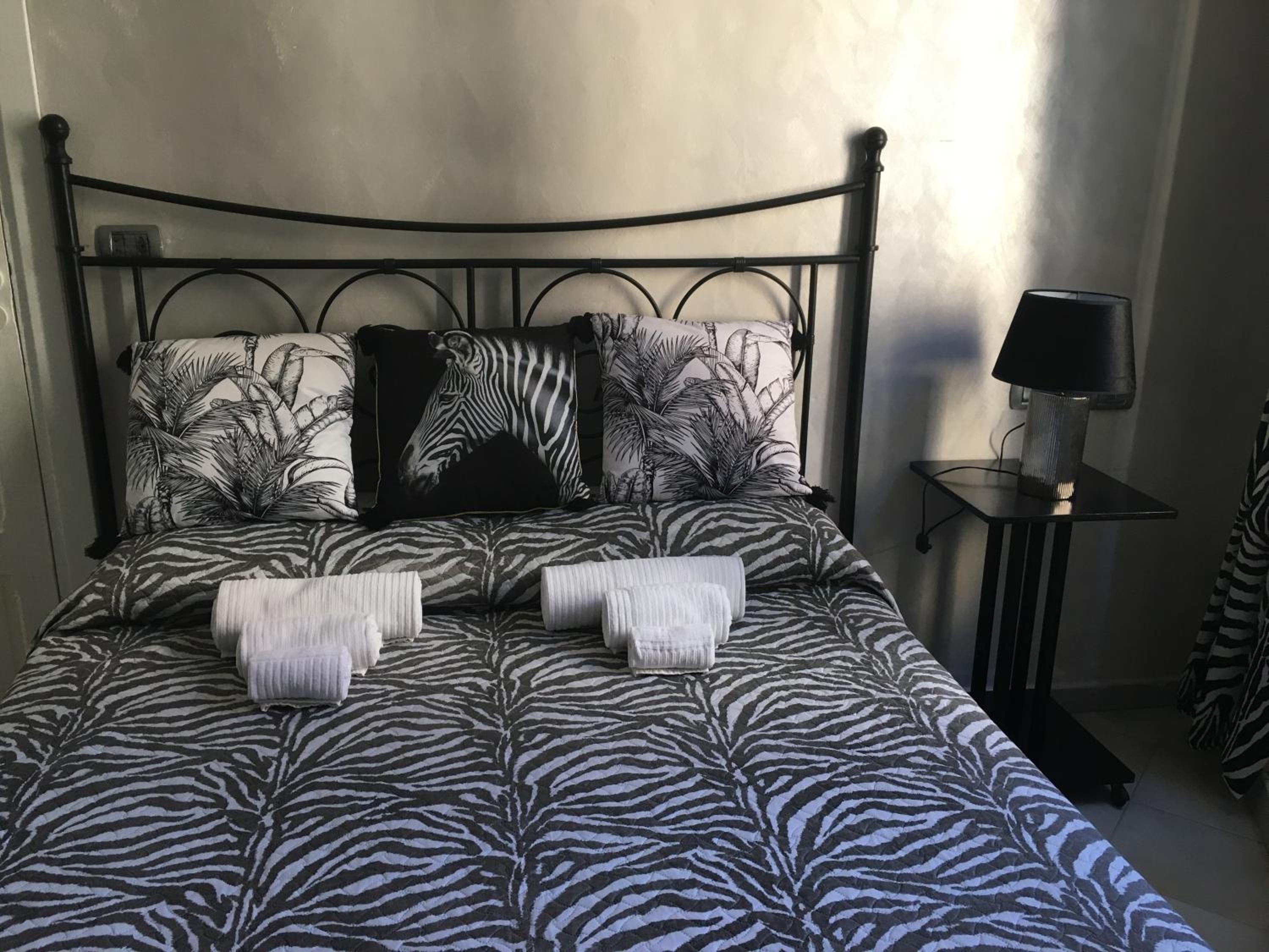 Small Double Room - Photo 3