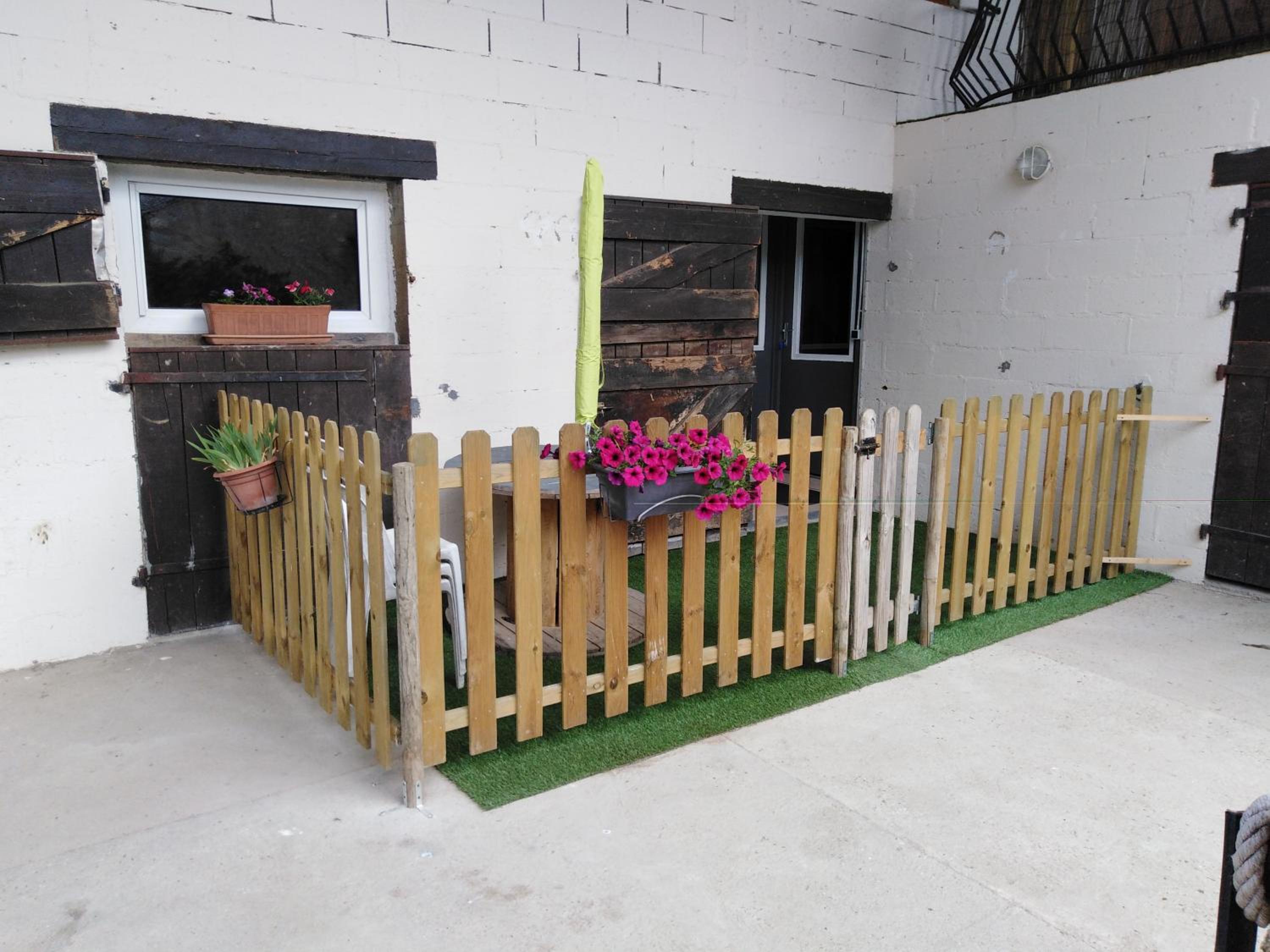 Family Studio - Photo 1