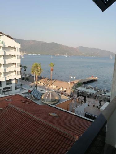 Triple Room with balcony and side Sea View