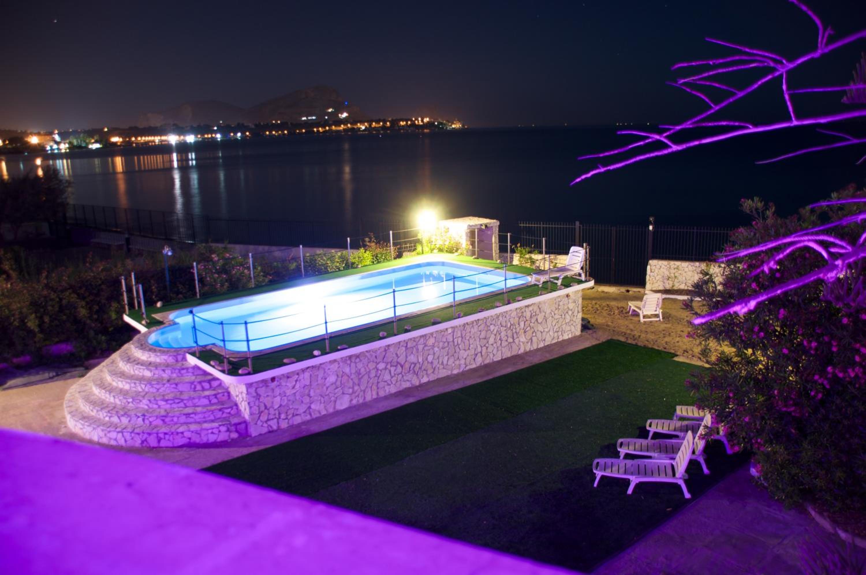 Villa - Beach Front photo 2