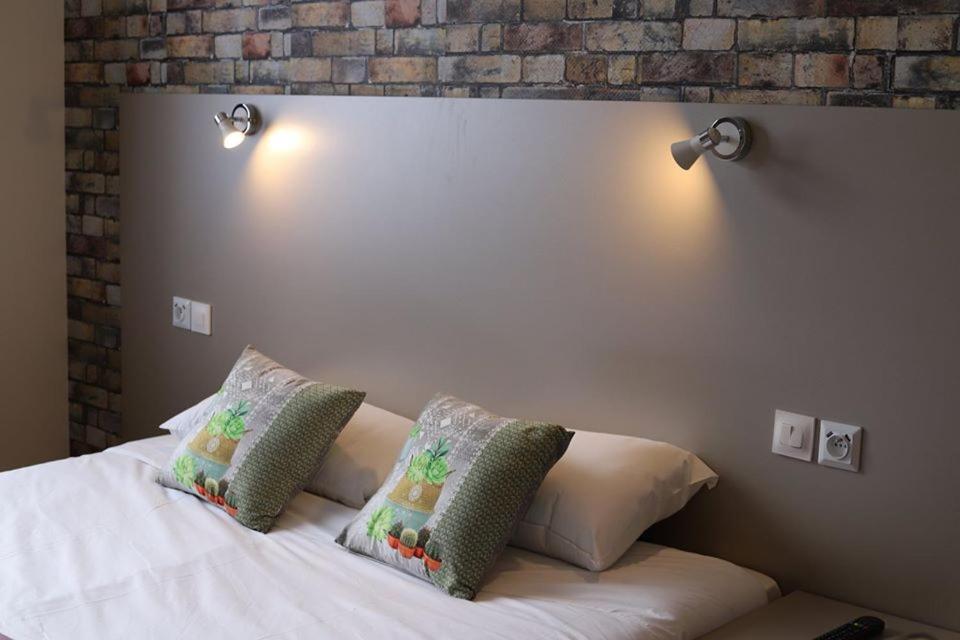 Double Room - Photo 9
