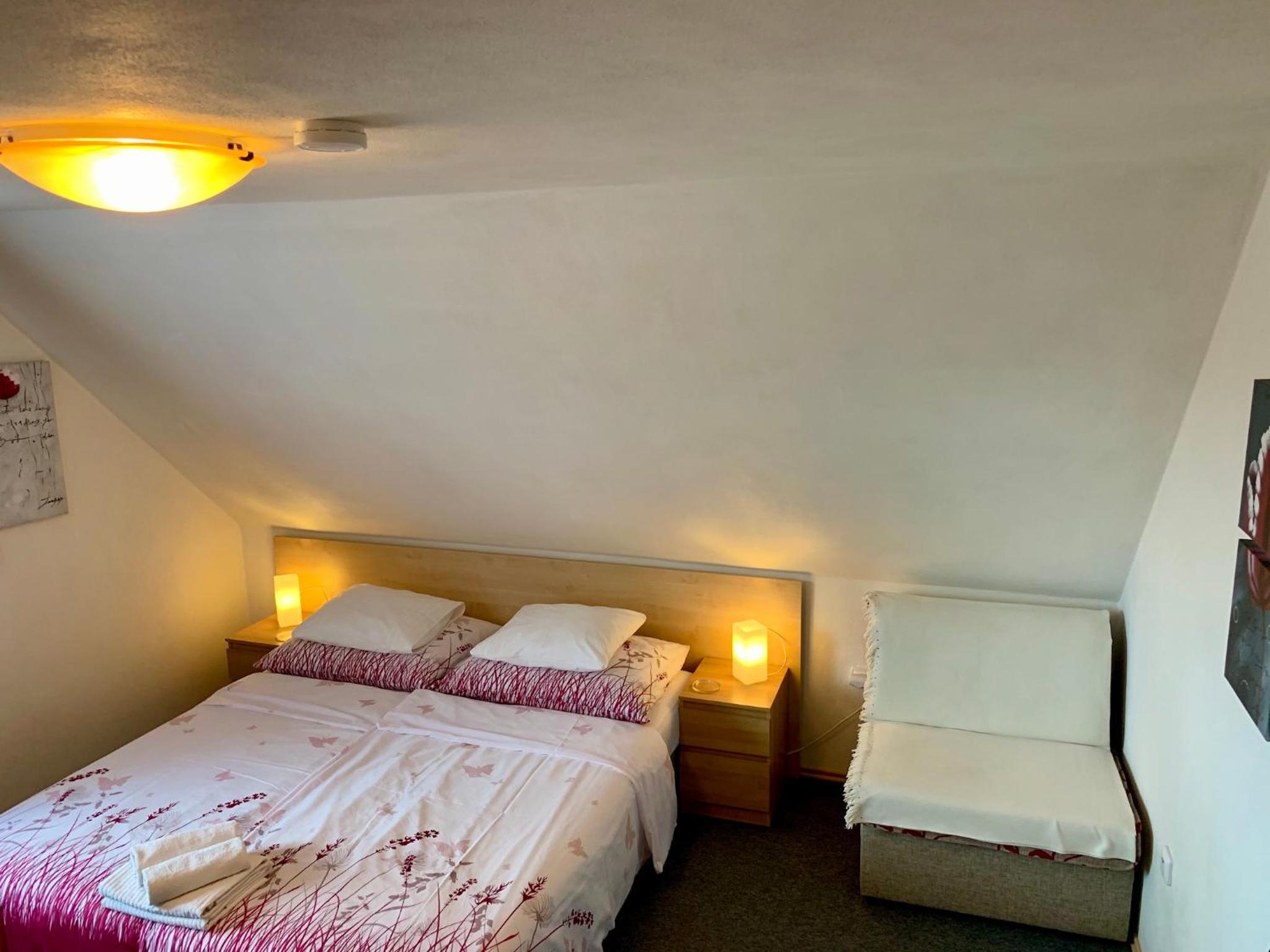 Double Room with Private Bathroom - Photo 3