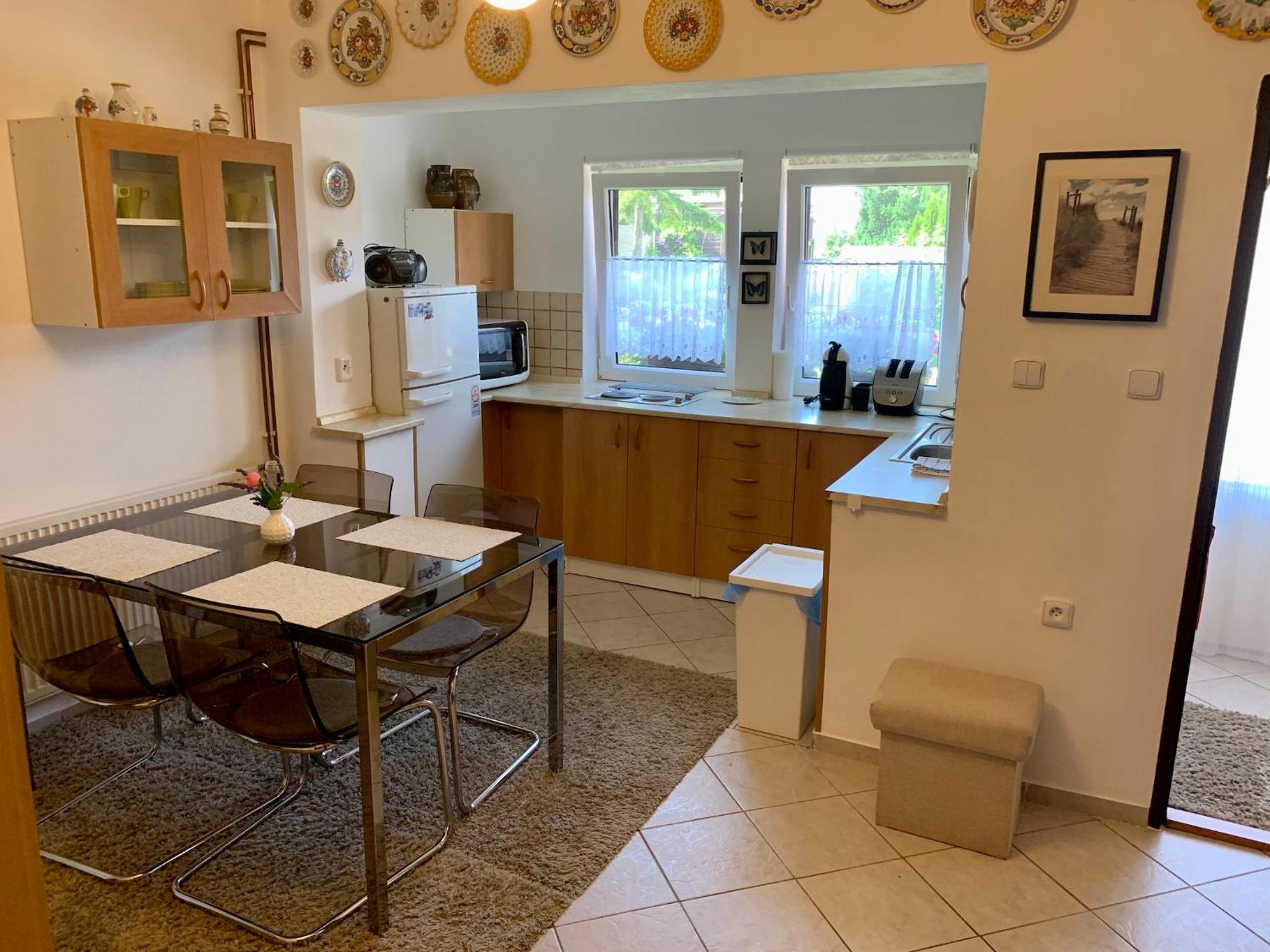 One-Bedroom Apartment - Photo 3