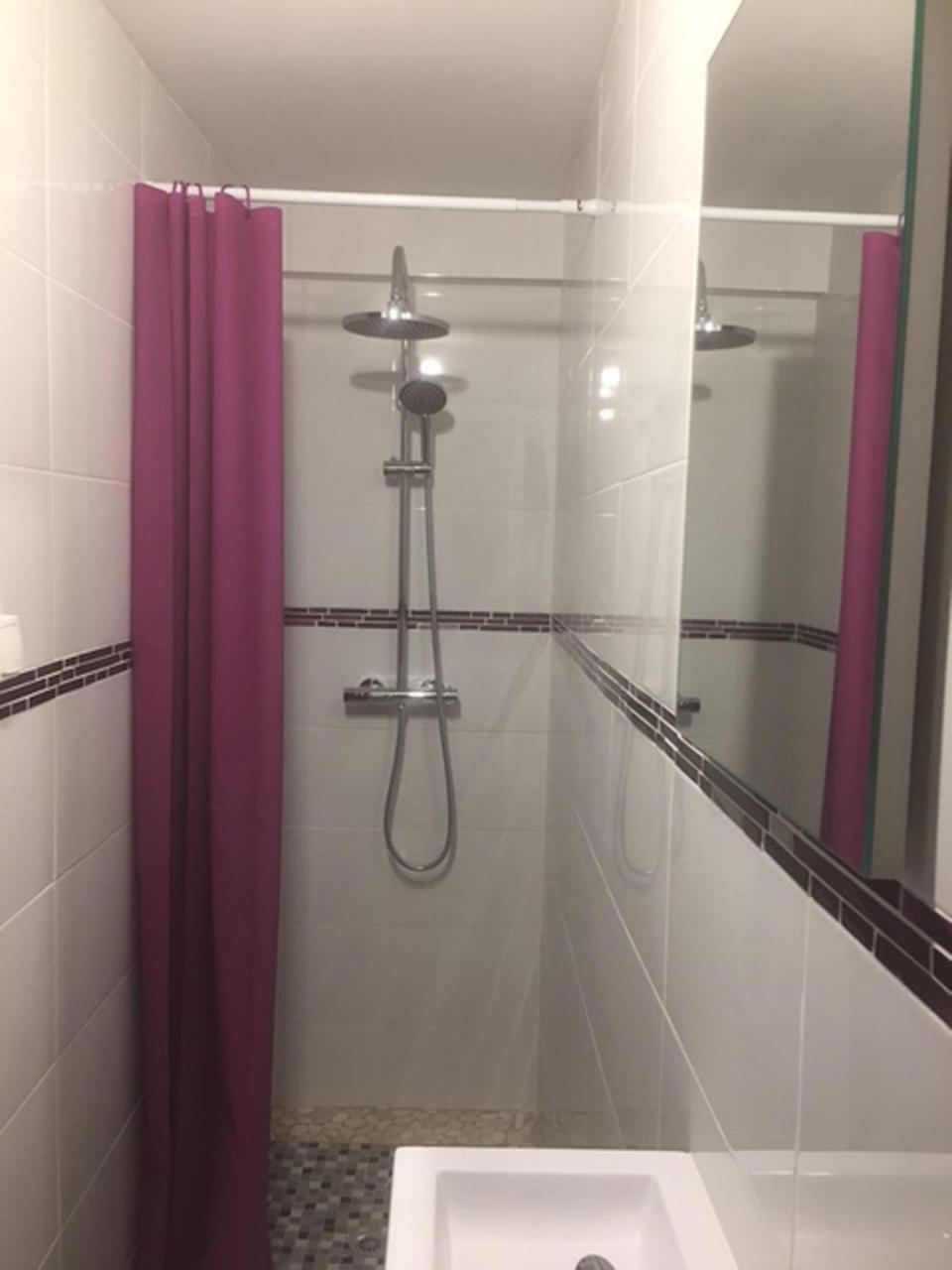 One-Bedroom Apartment - Photo 2