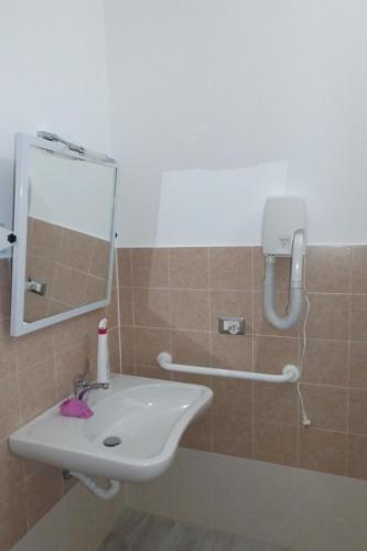 Double Room - Disability Access - Photo 3