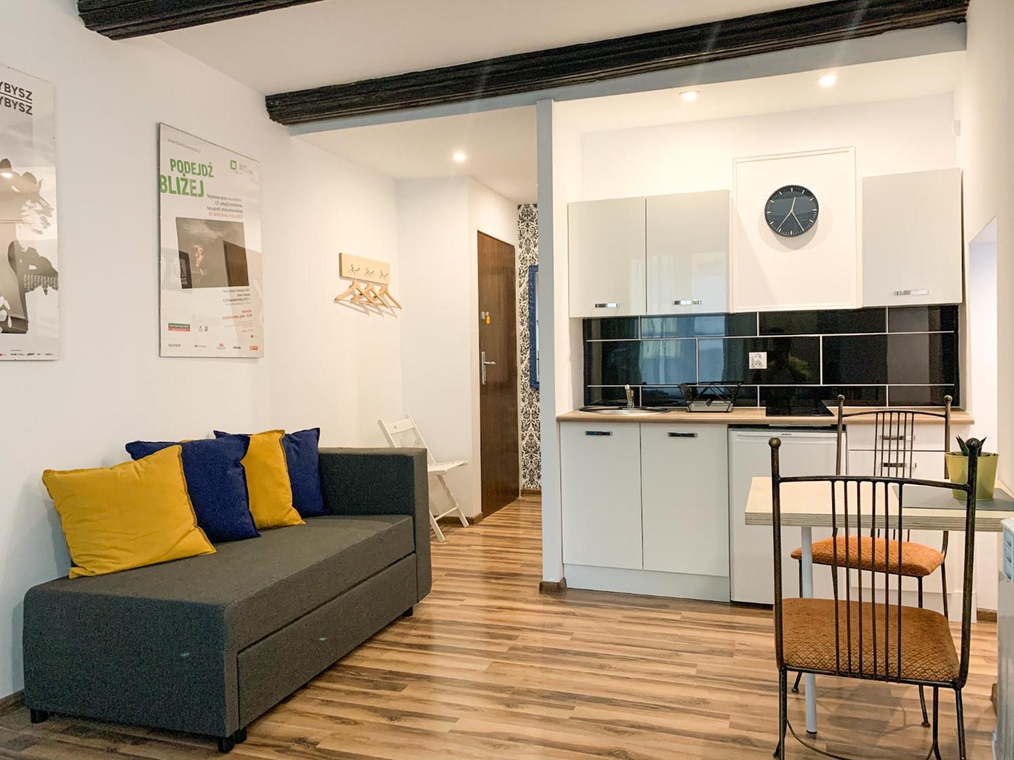One-Bedroom Apartment - Photo 2