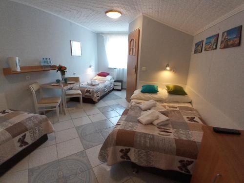 Triple Room - Attic photo 1