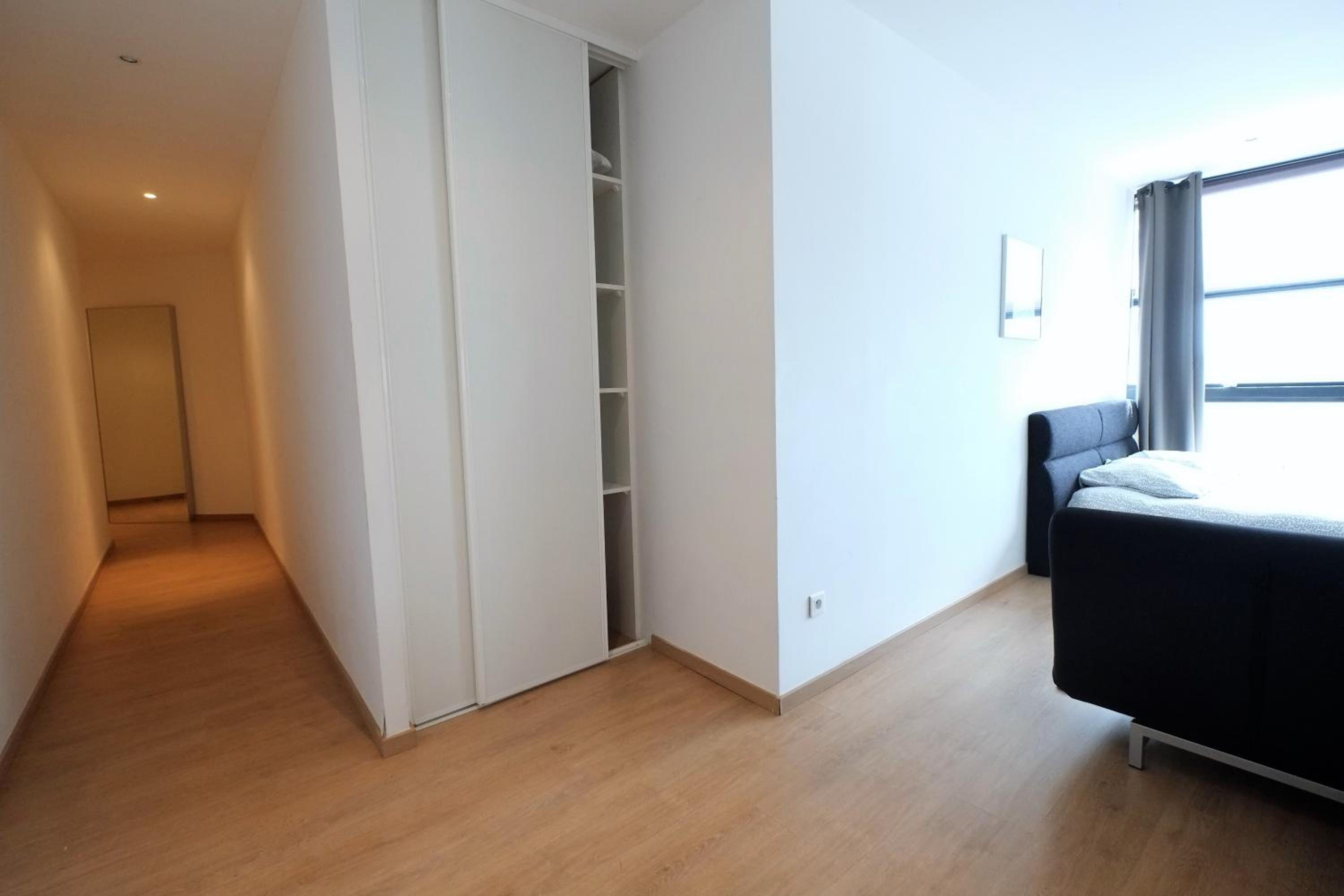 One-Bedroom Apartment - Photo 4