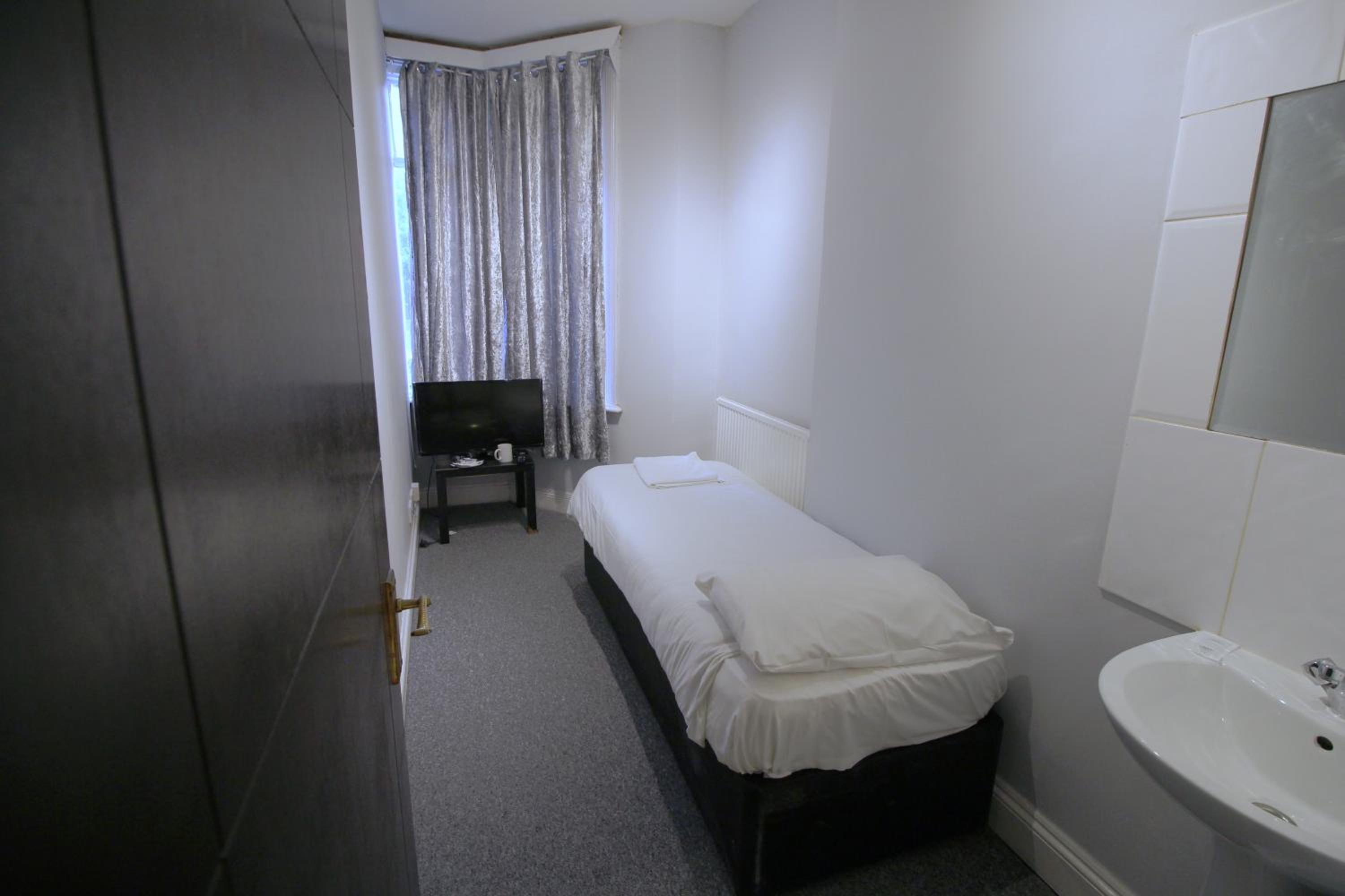 Single Room with Shared Bathroom