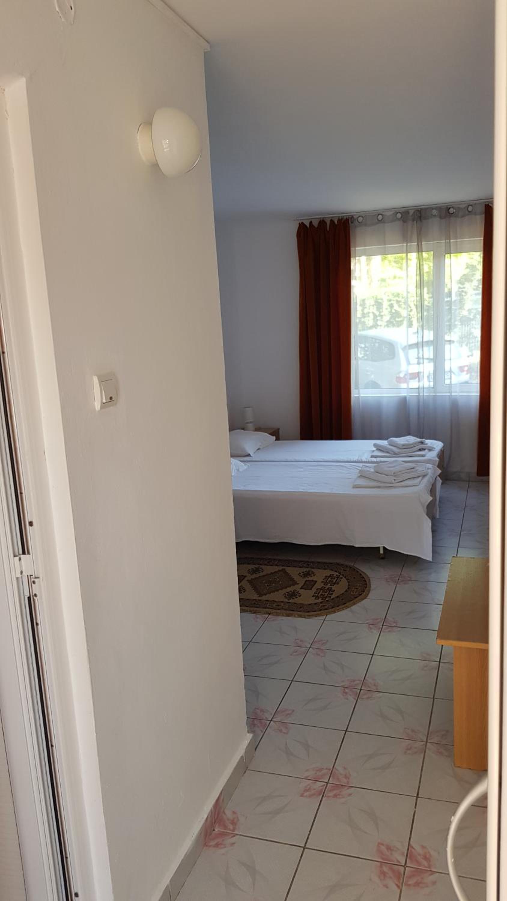 Twin Room - Photo 2