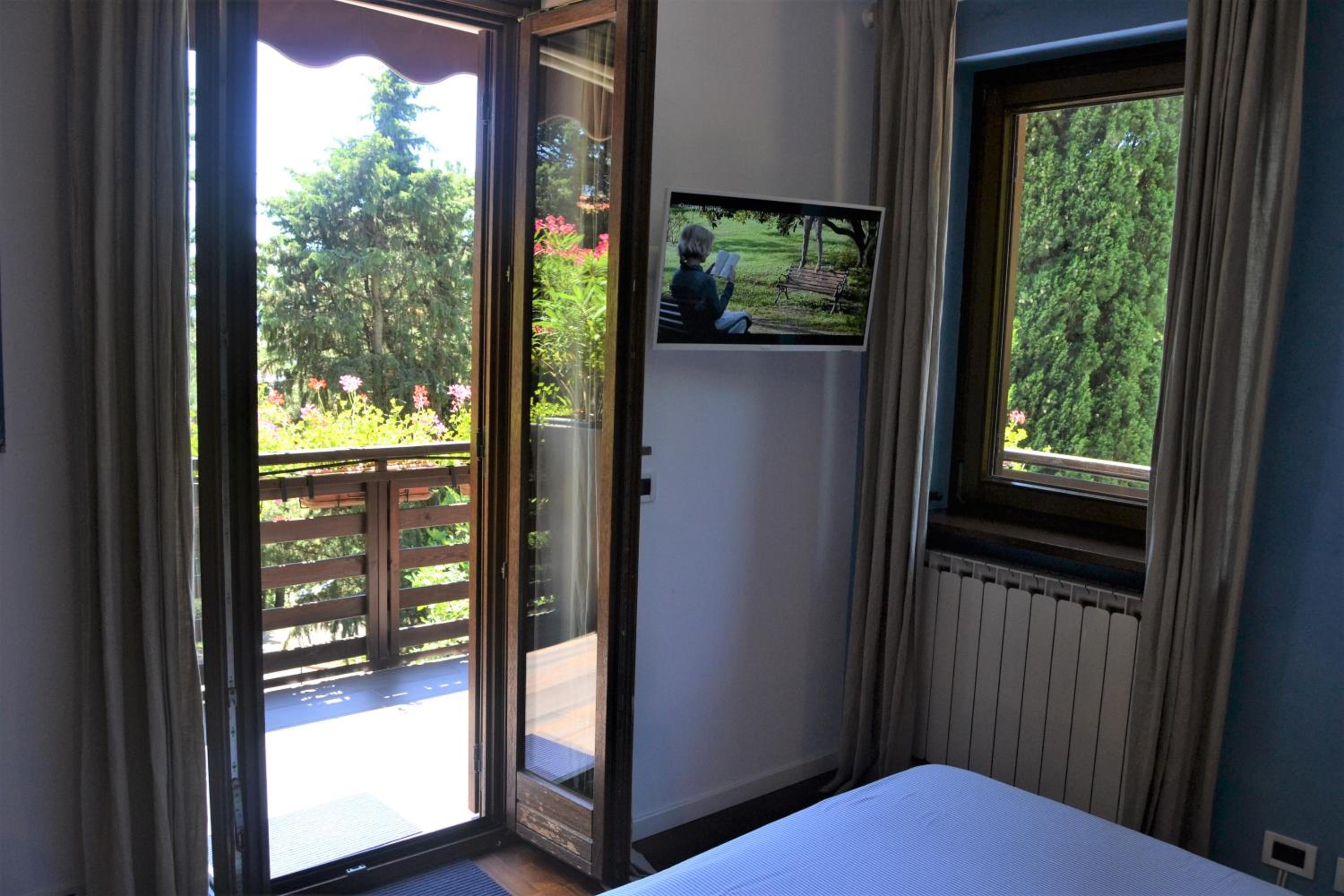 Double or Twin Room with Private Bathroom photo 3