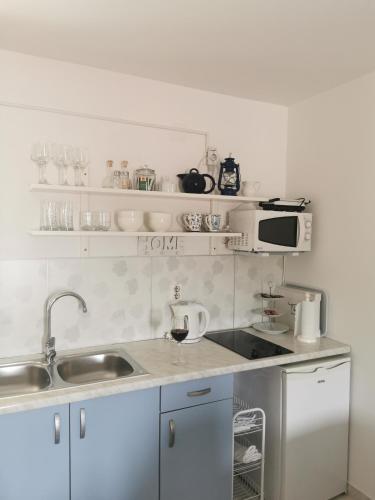 Studio Apartment with Balcony - Photo 23