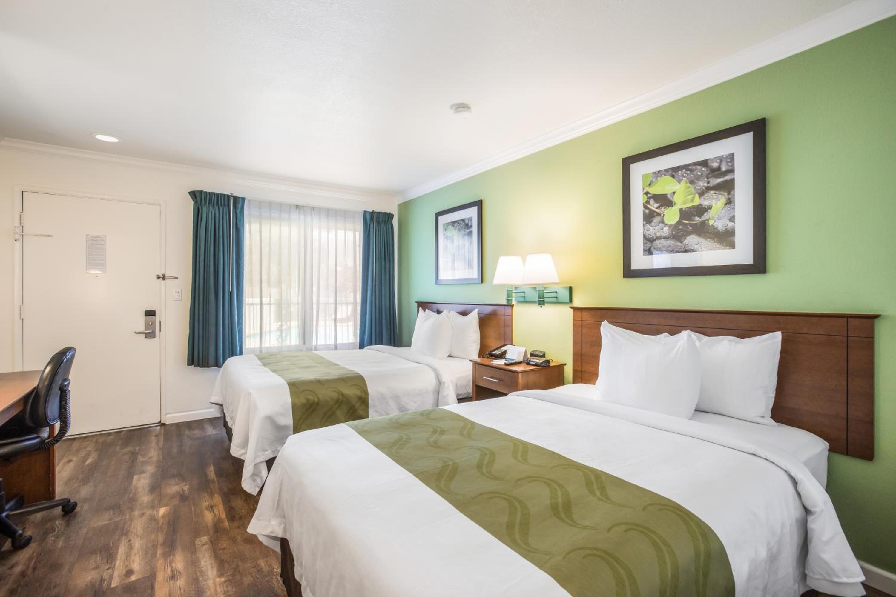 Double Room with Two Double Beds - Non-Smoking photo 2