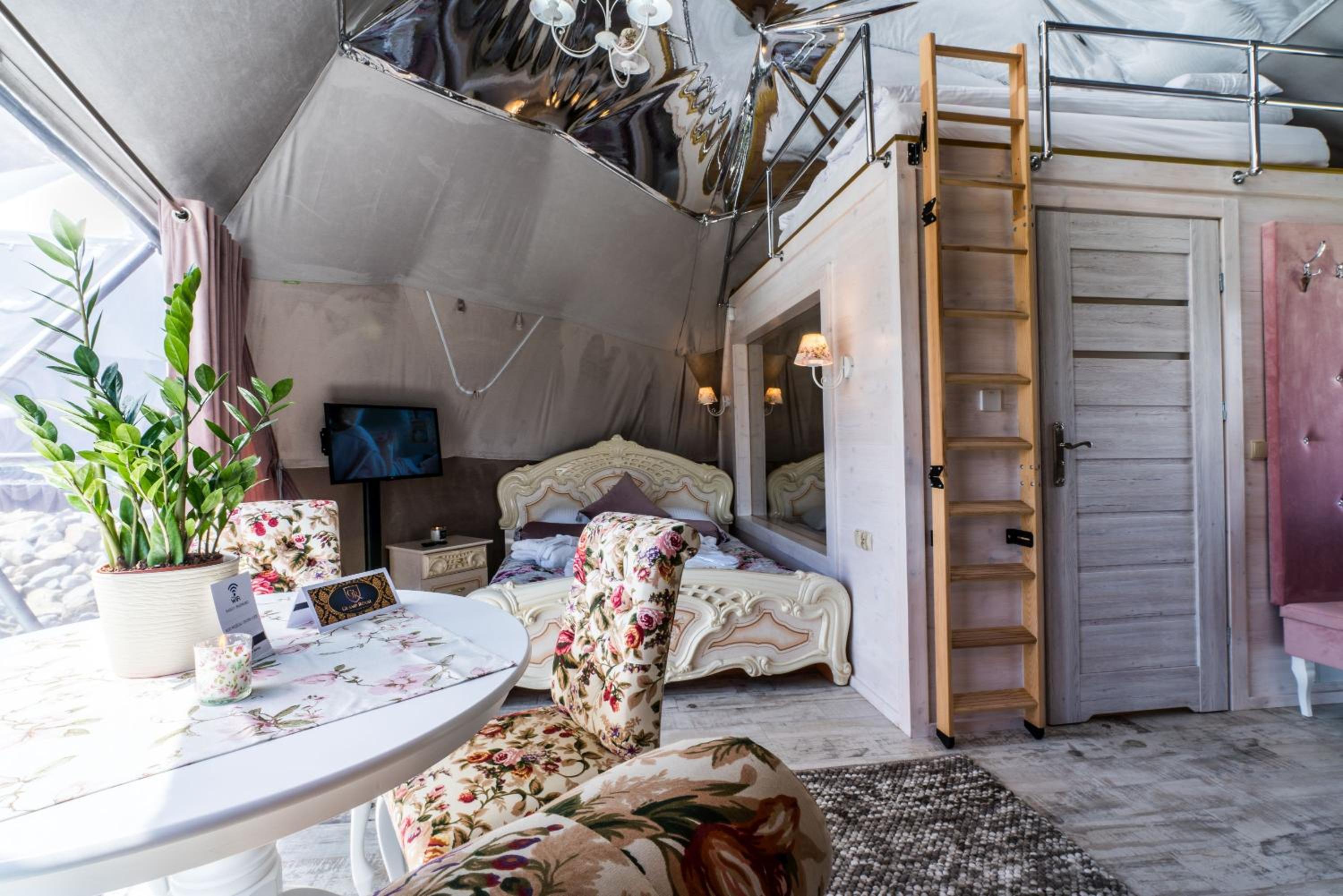 Tent - Photo 1