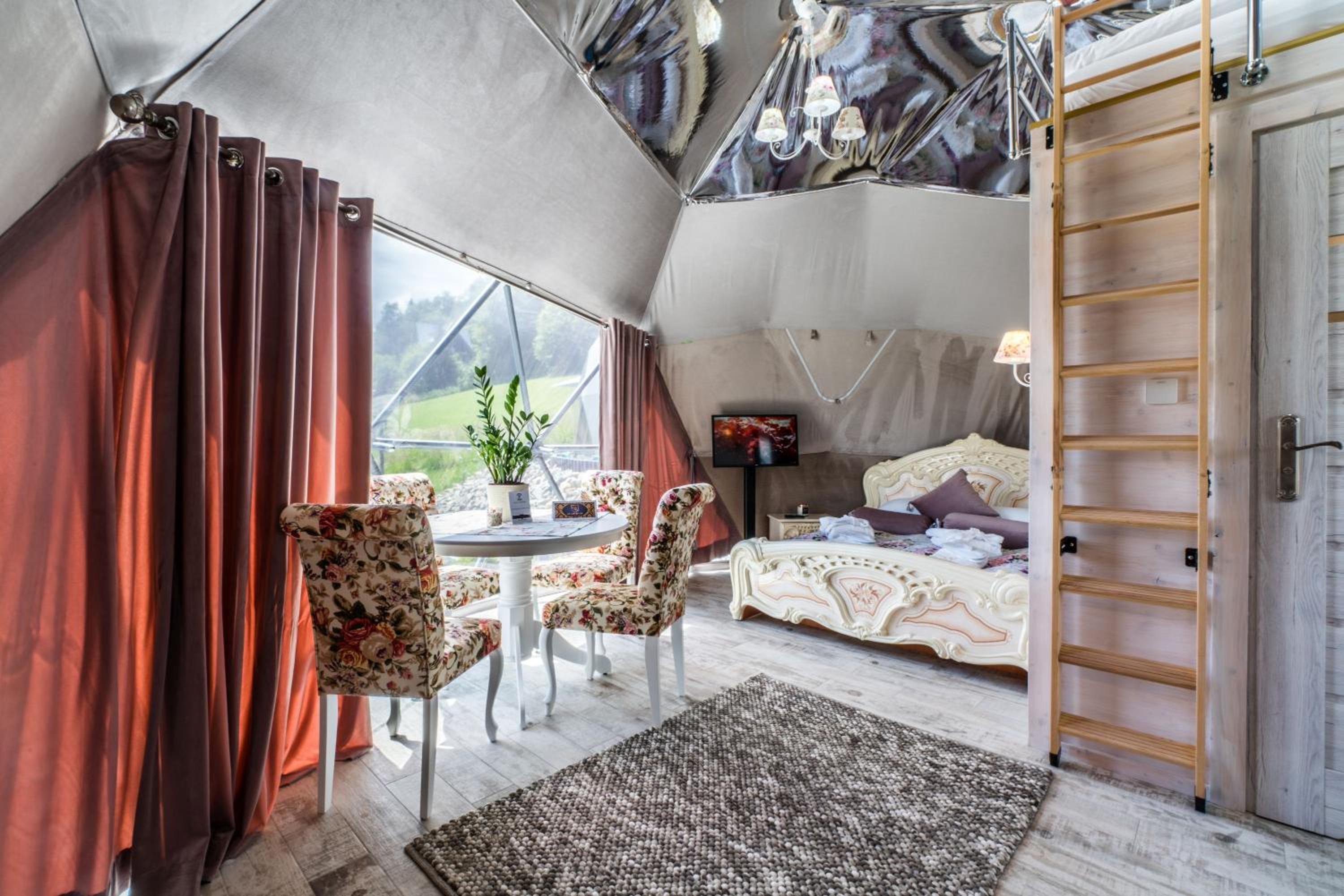 Tent - Photo 2