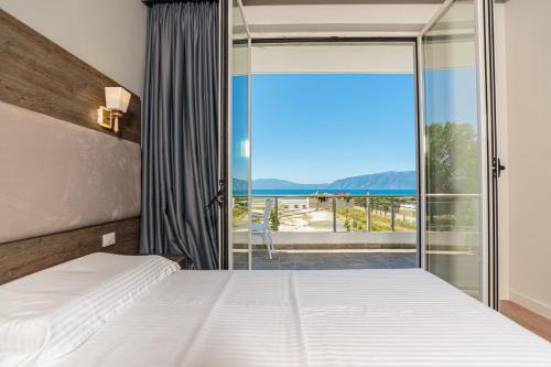Deluxe Double Room with Balcony and Sea View